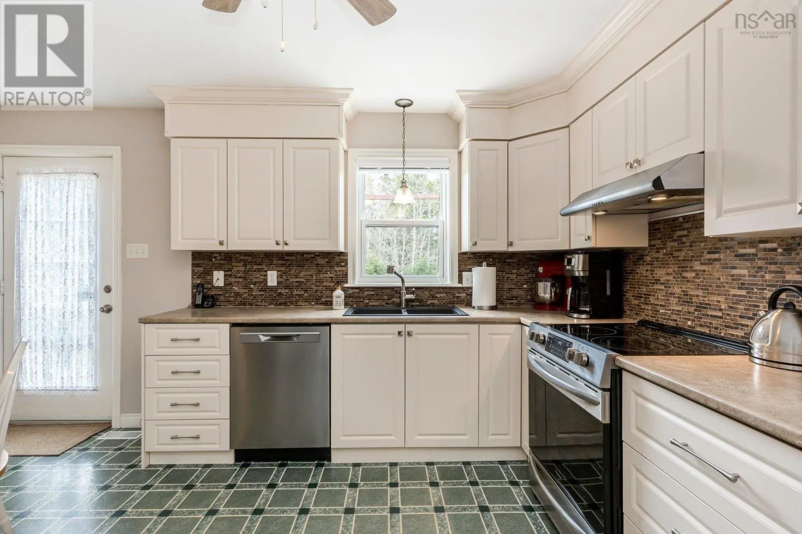 227 St George Blvd