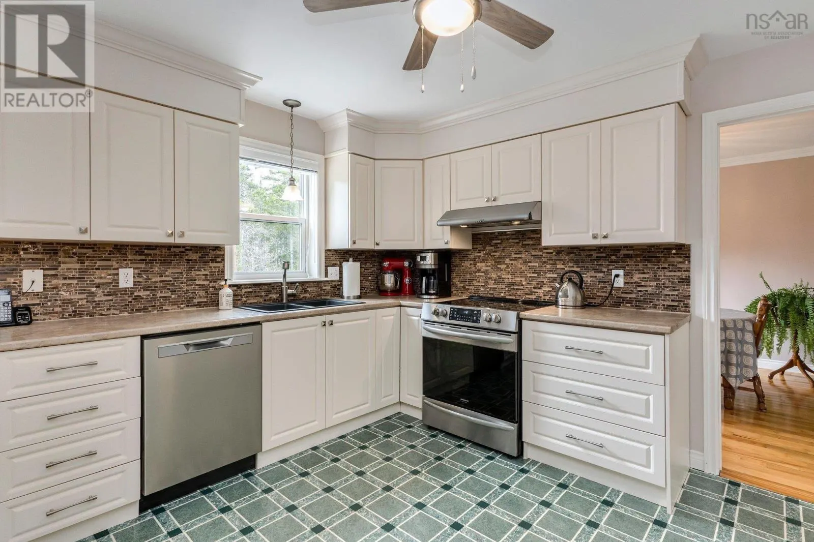 227 St George Blvd