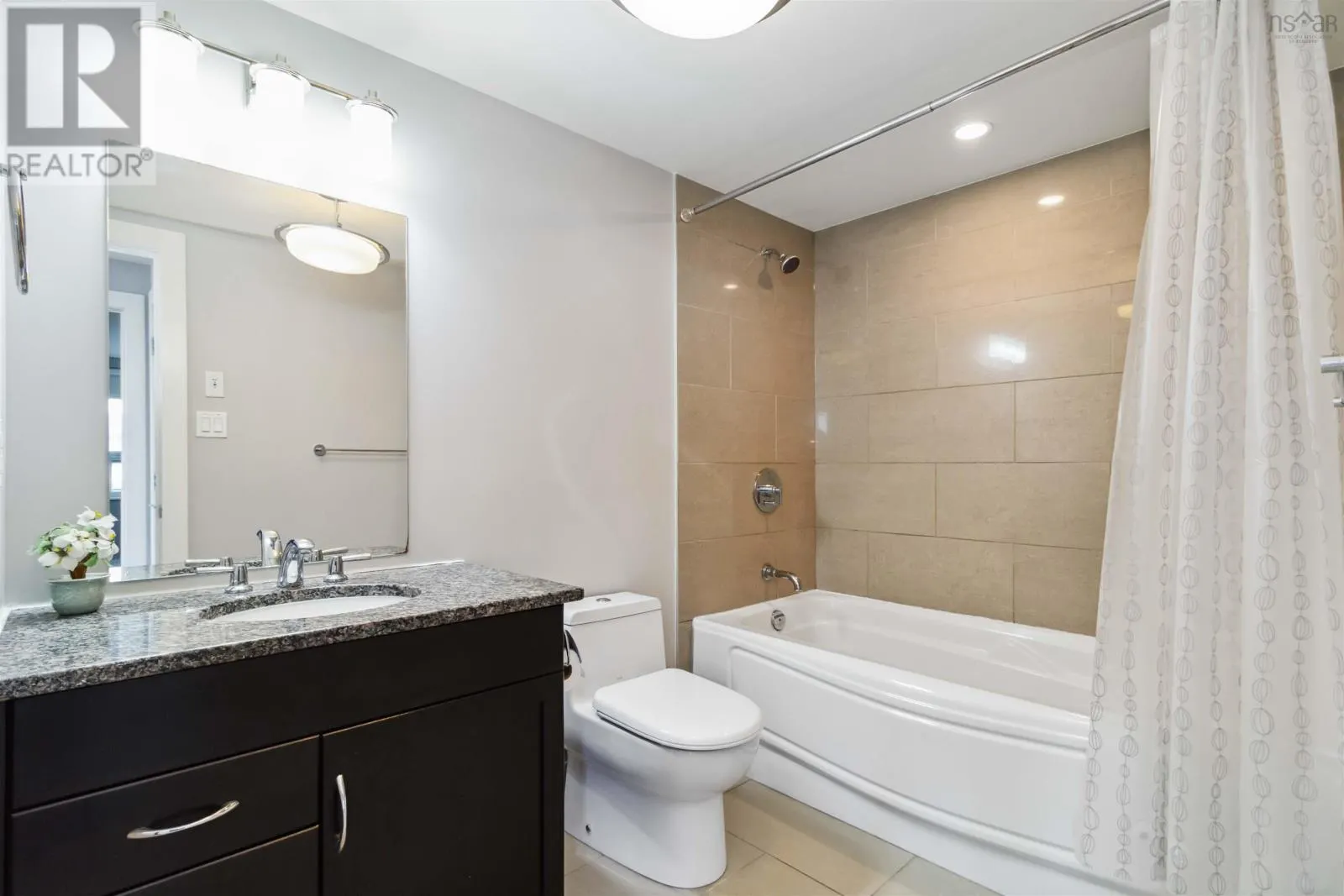 704 31 Kings Wharf Place