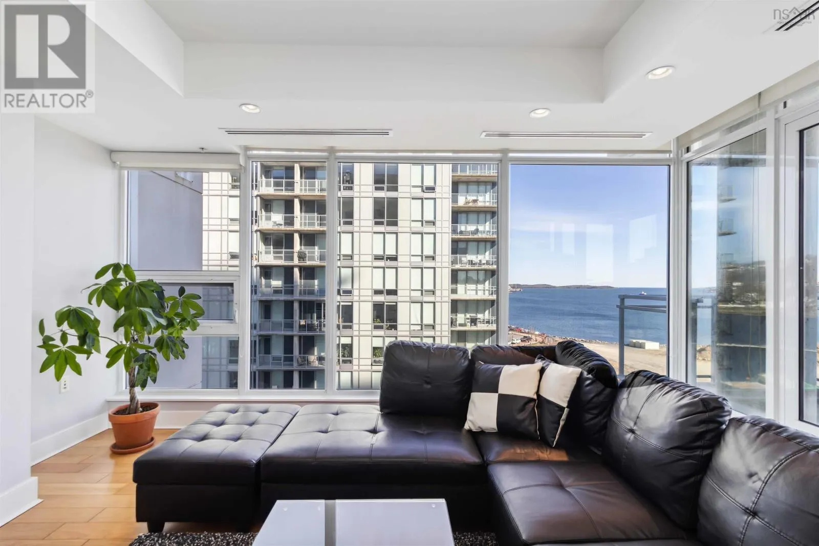 704 31 Kings Wharf Place