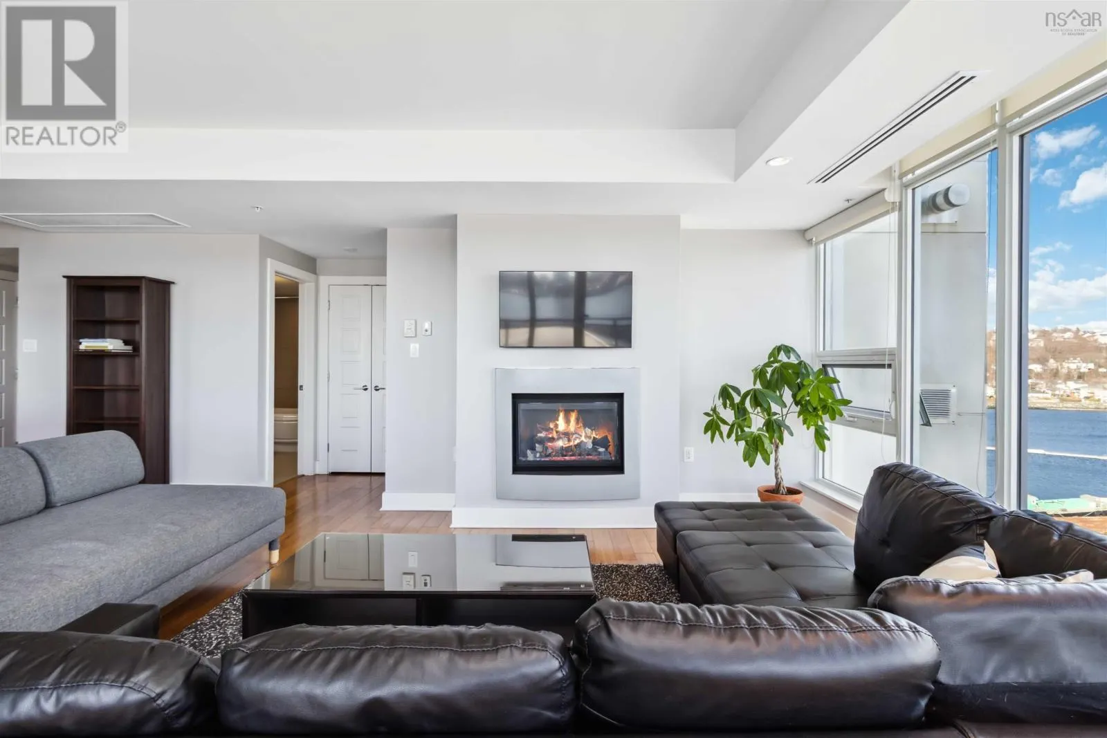 704 31 Kings Wharf Place
