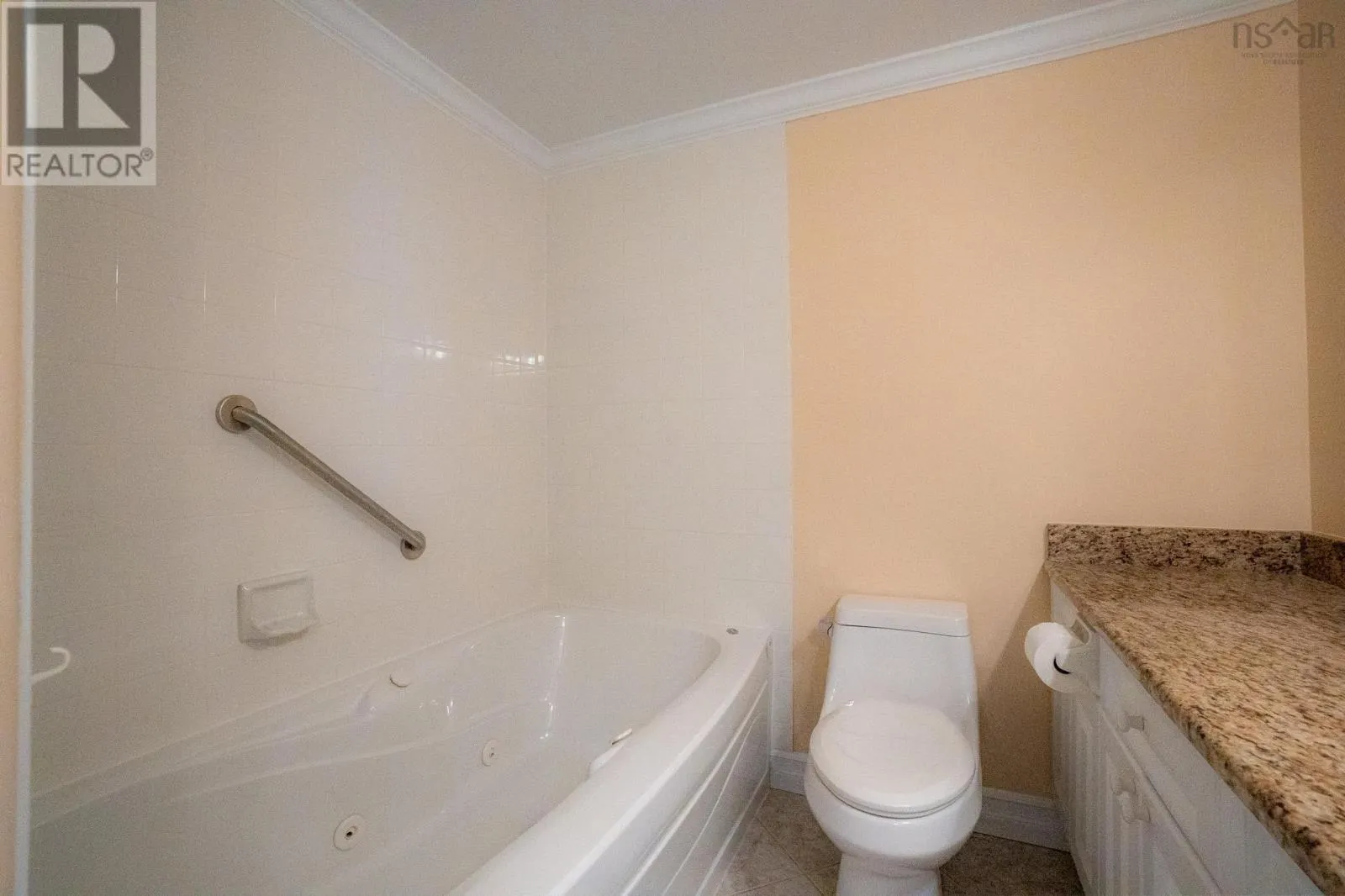 303 99 Waterfront Drive