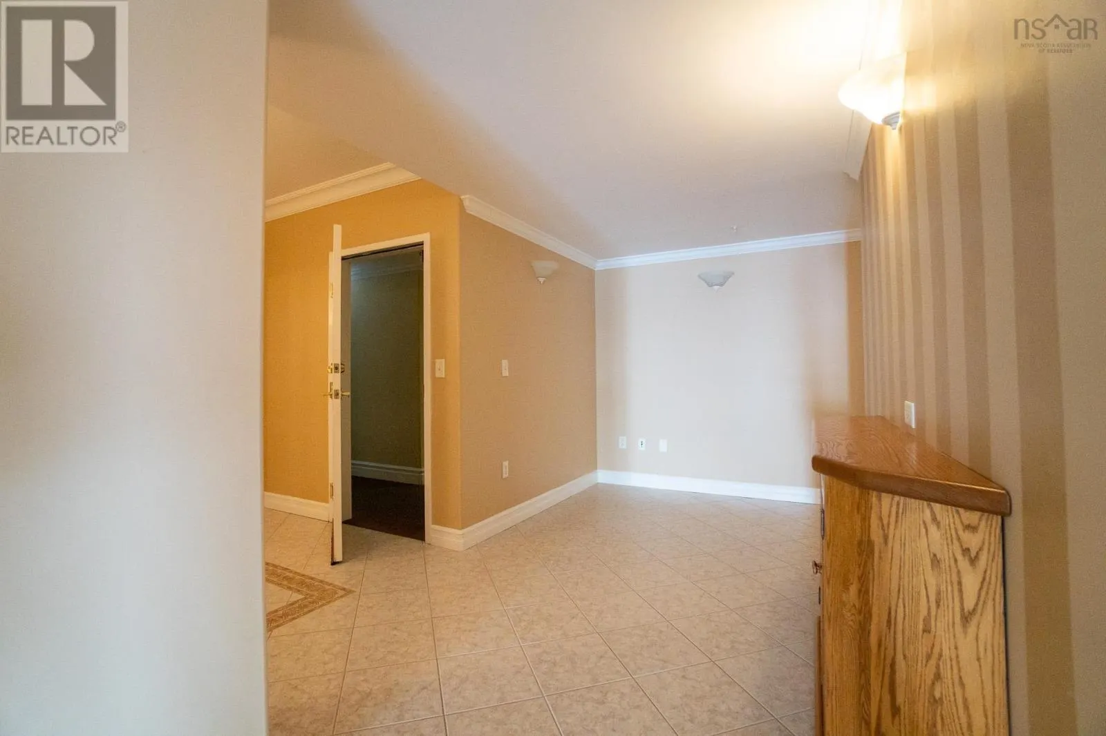 303 99 Waterfront Drive