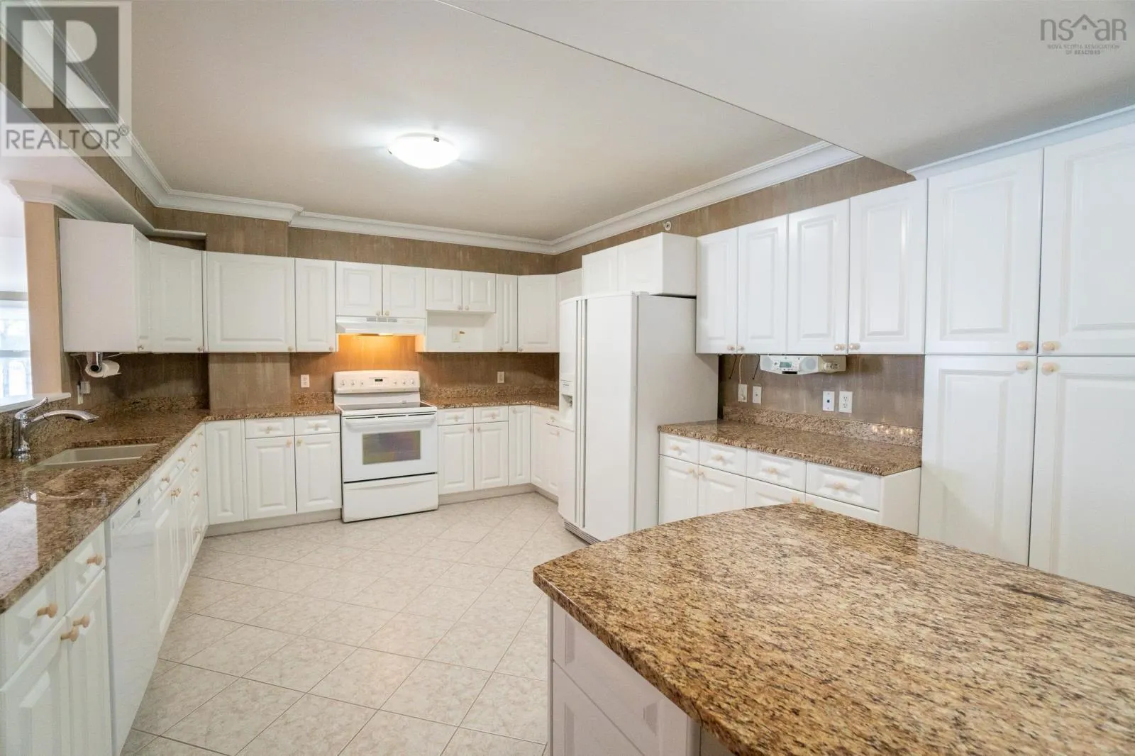 303 99 Waterfront Drive