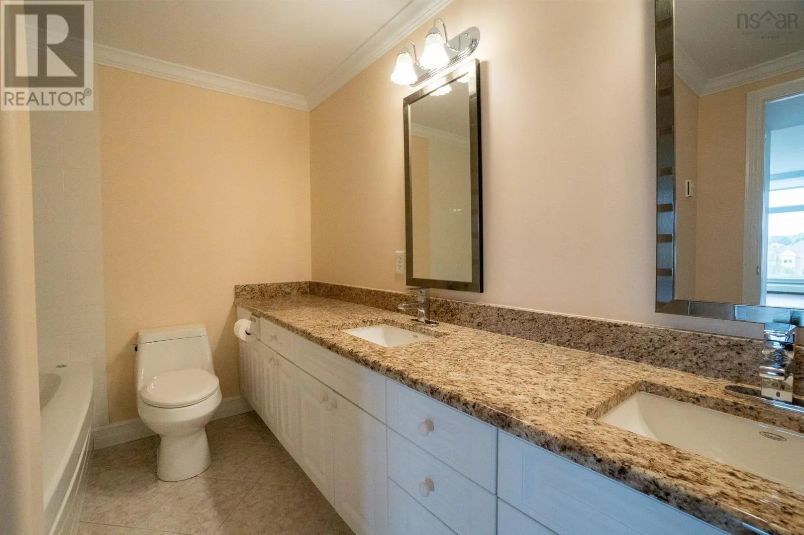 303 99 Waterfront Drive