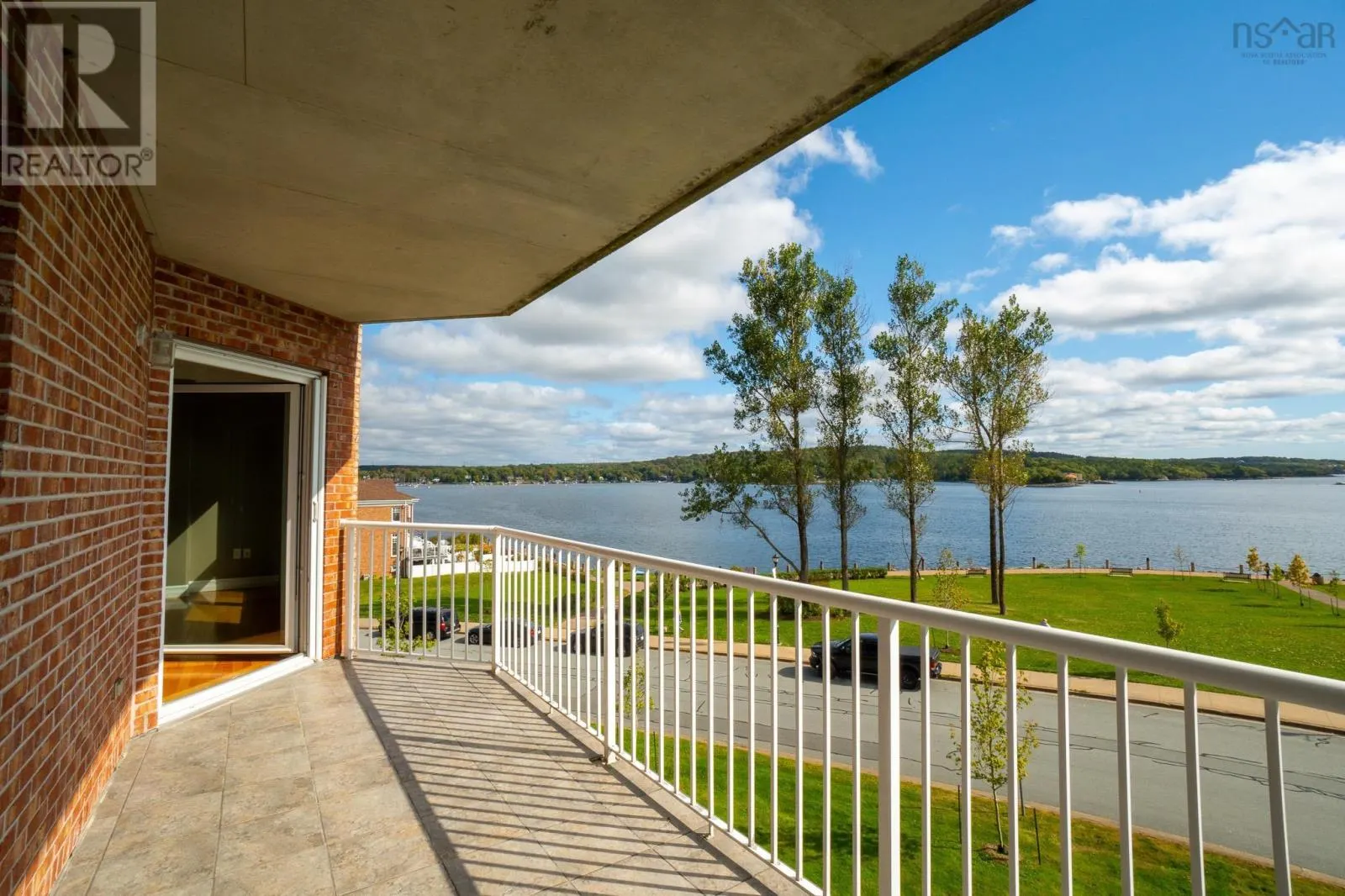 303 99 Waterfront Drive