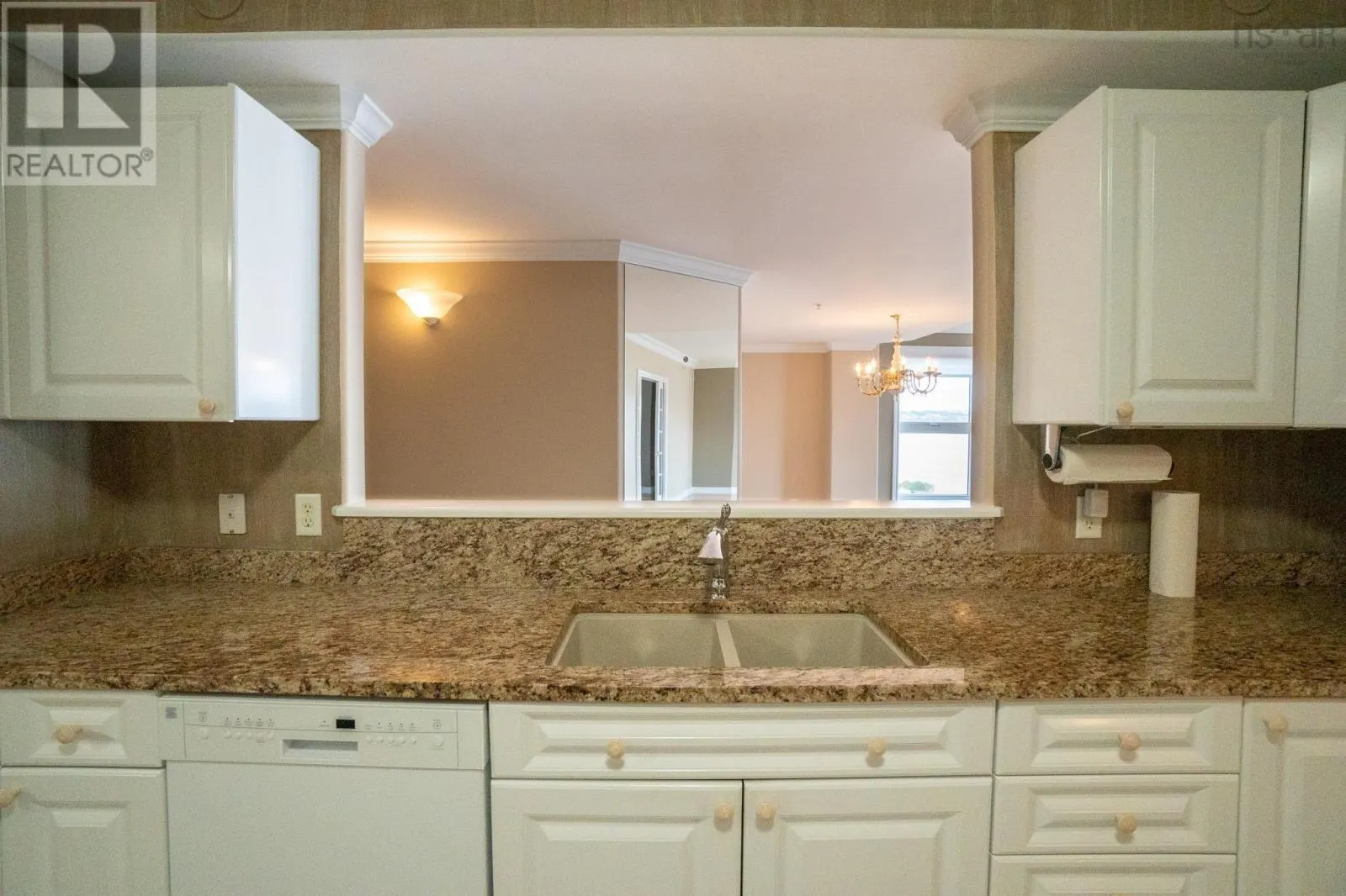 303 99 Waterfront Drive