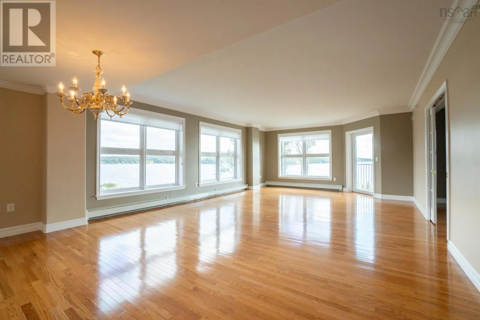 303 99 Waterfront Drive