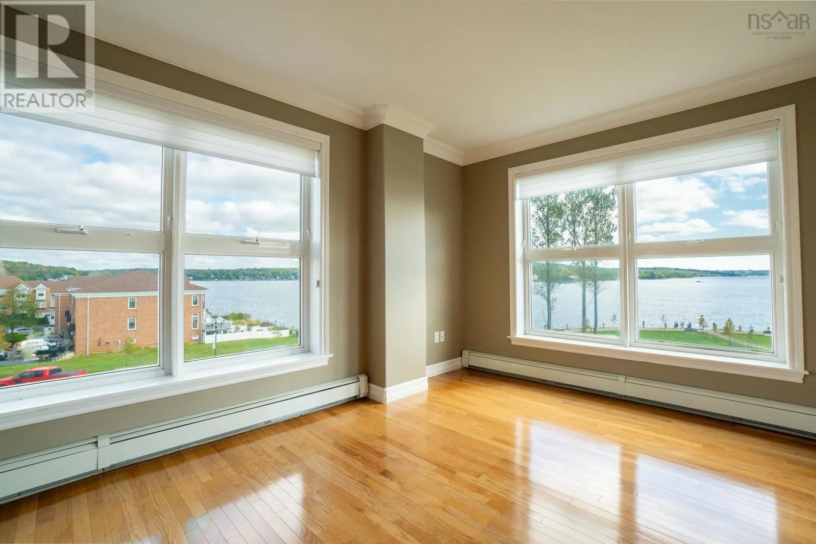 303 99 Waterfront Drive