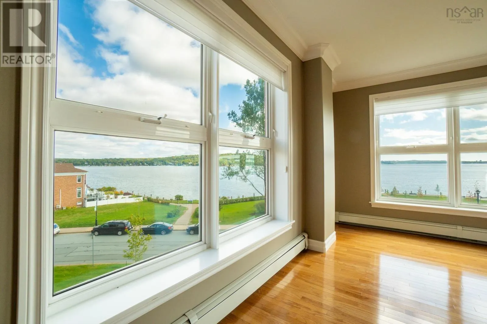 303 99 Waterfront Drive