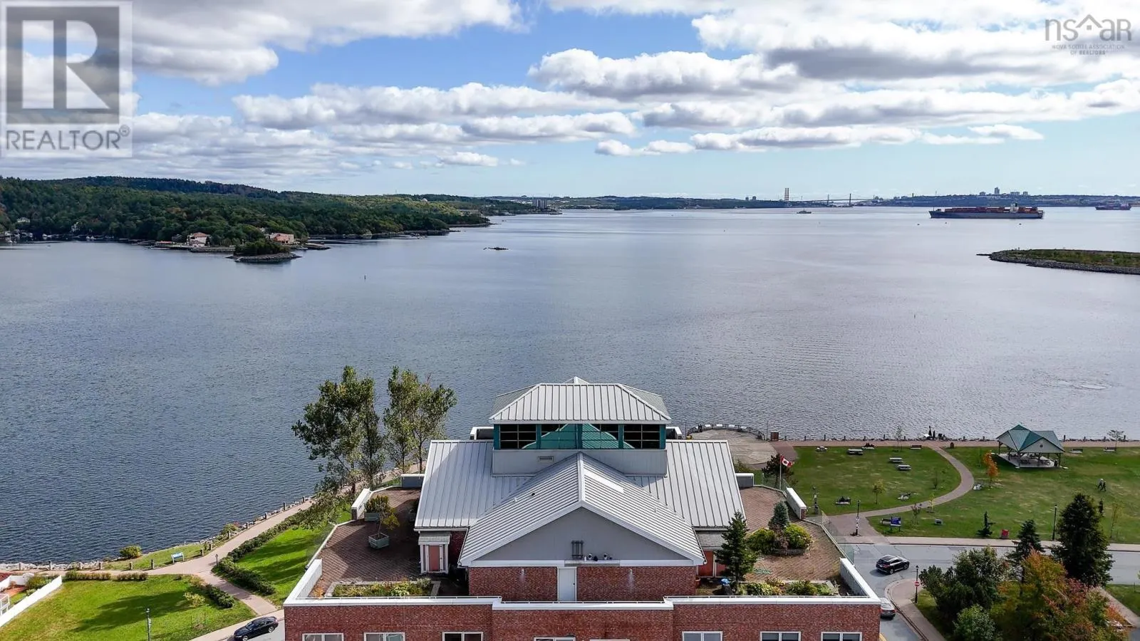 303 99 Waterfront Drive