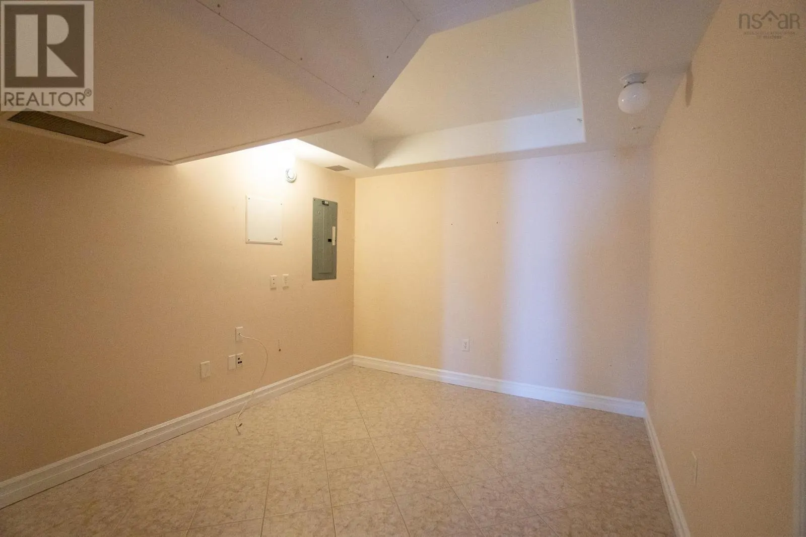303 99 Waterfront Drive