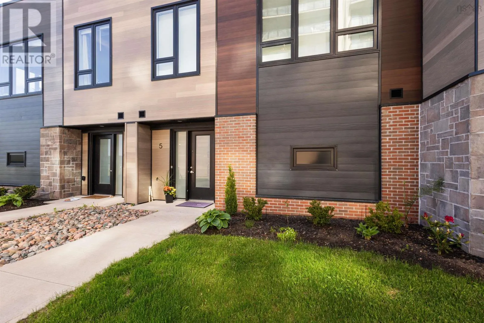 5 Coveview Walk