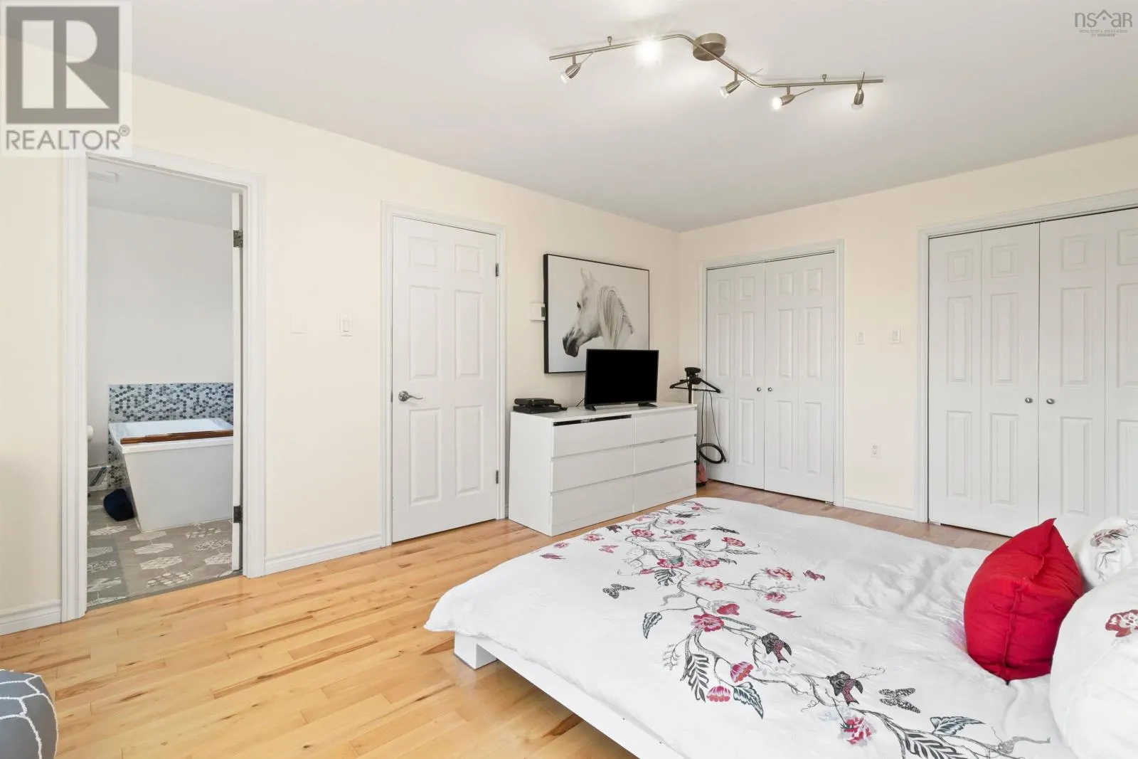 122 Peregrine Crescent