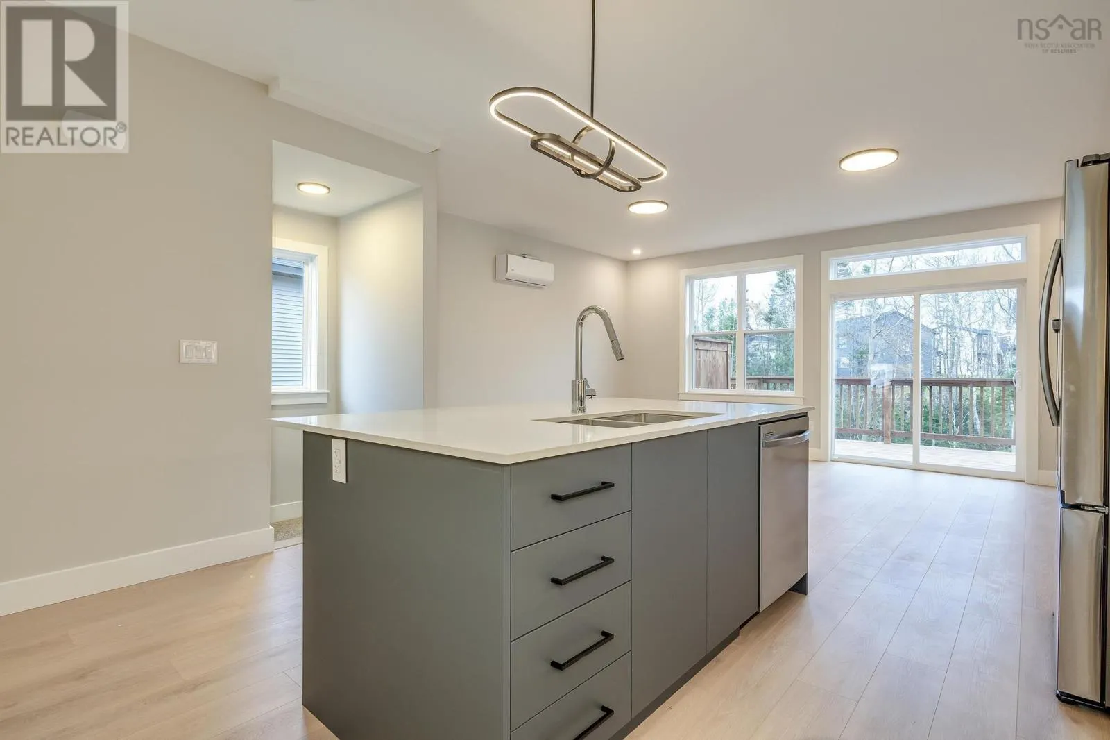 82B 175 Colonial Crescent