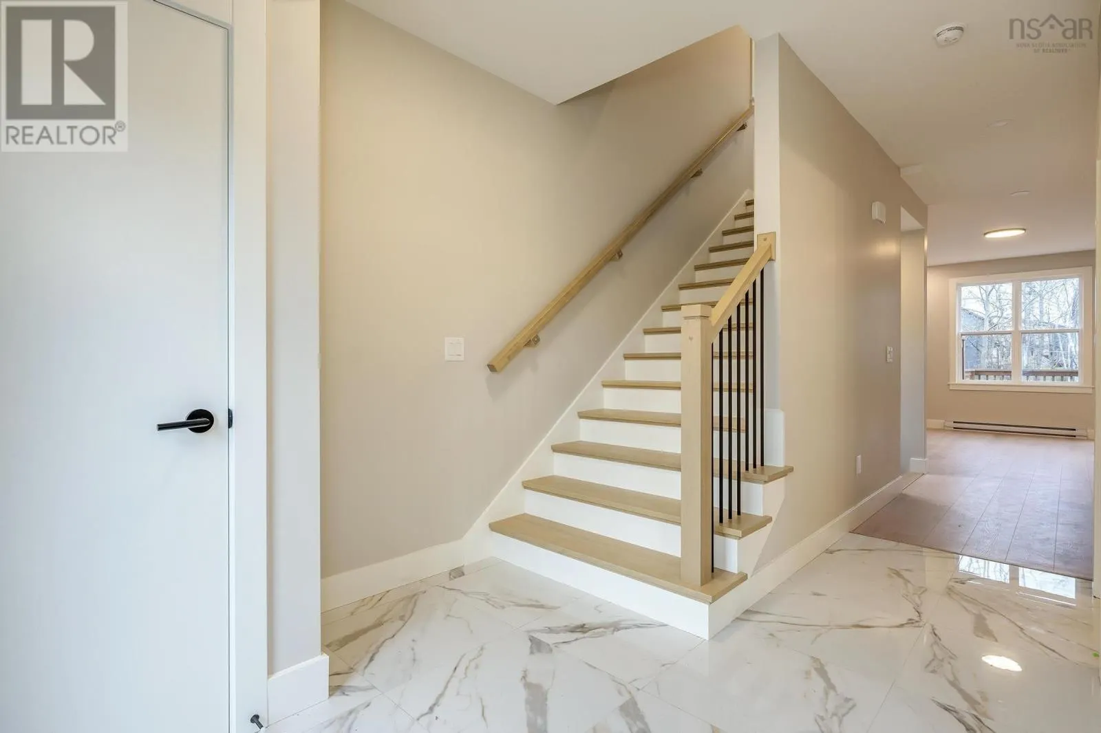 82B 175 Colonial Crescent