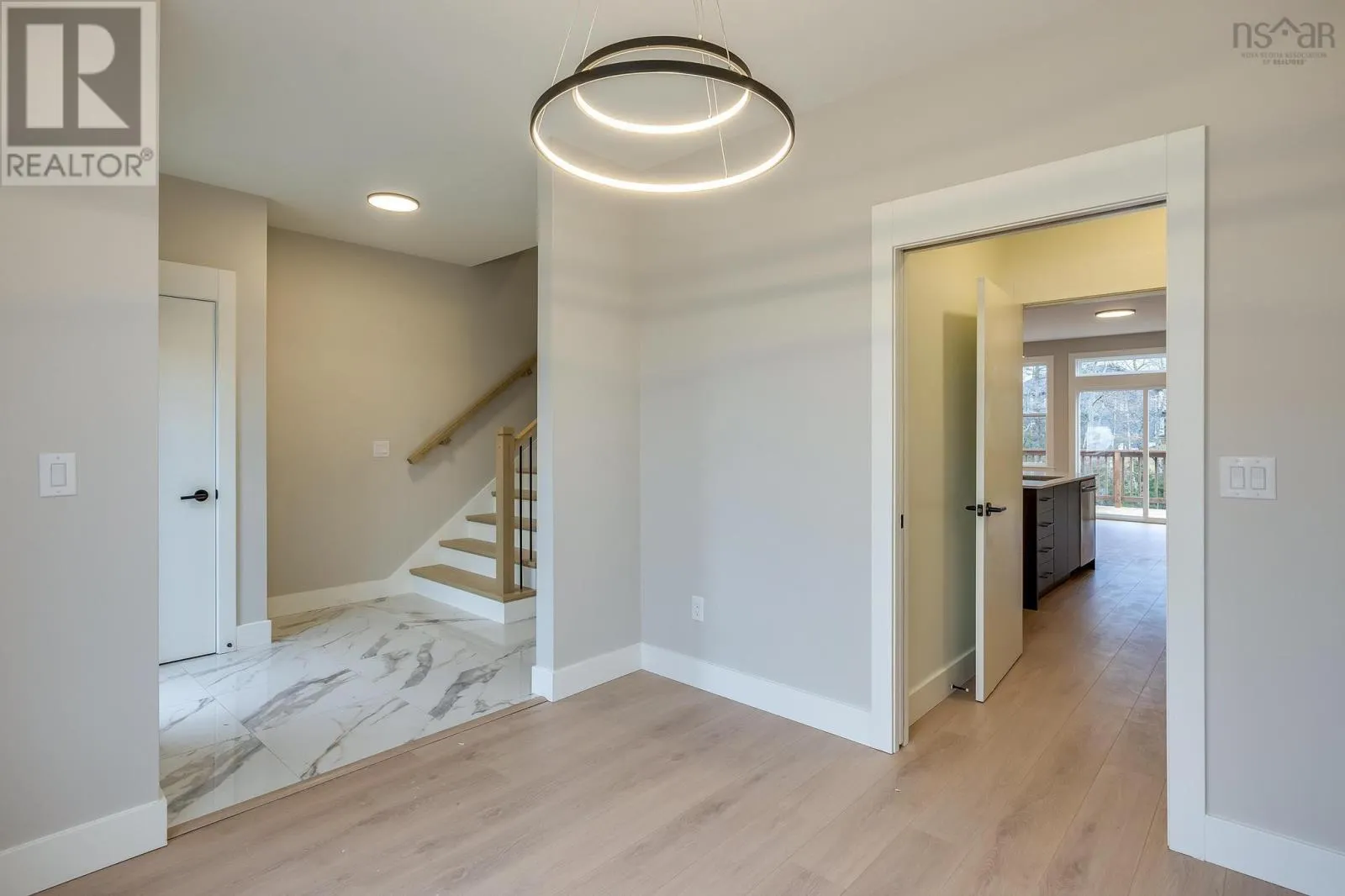 82B 175 Colonial Crescent