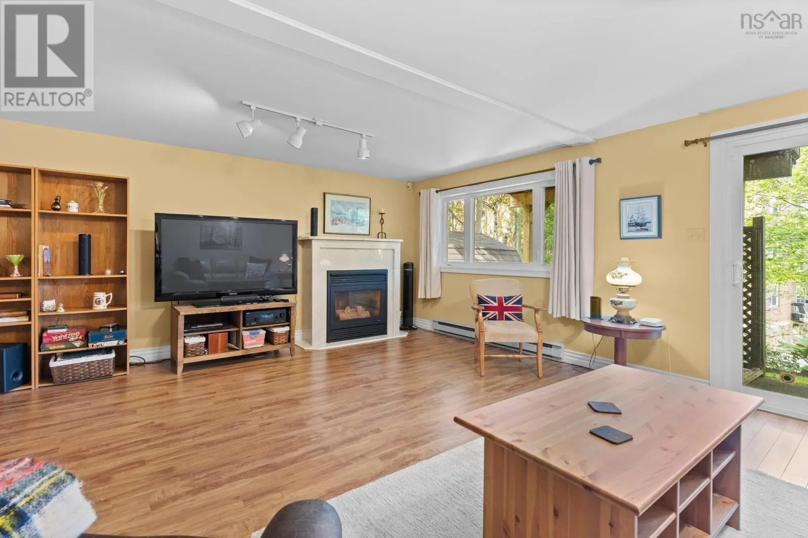 12 Pioneer Ave