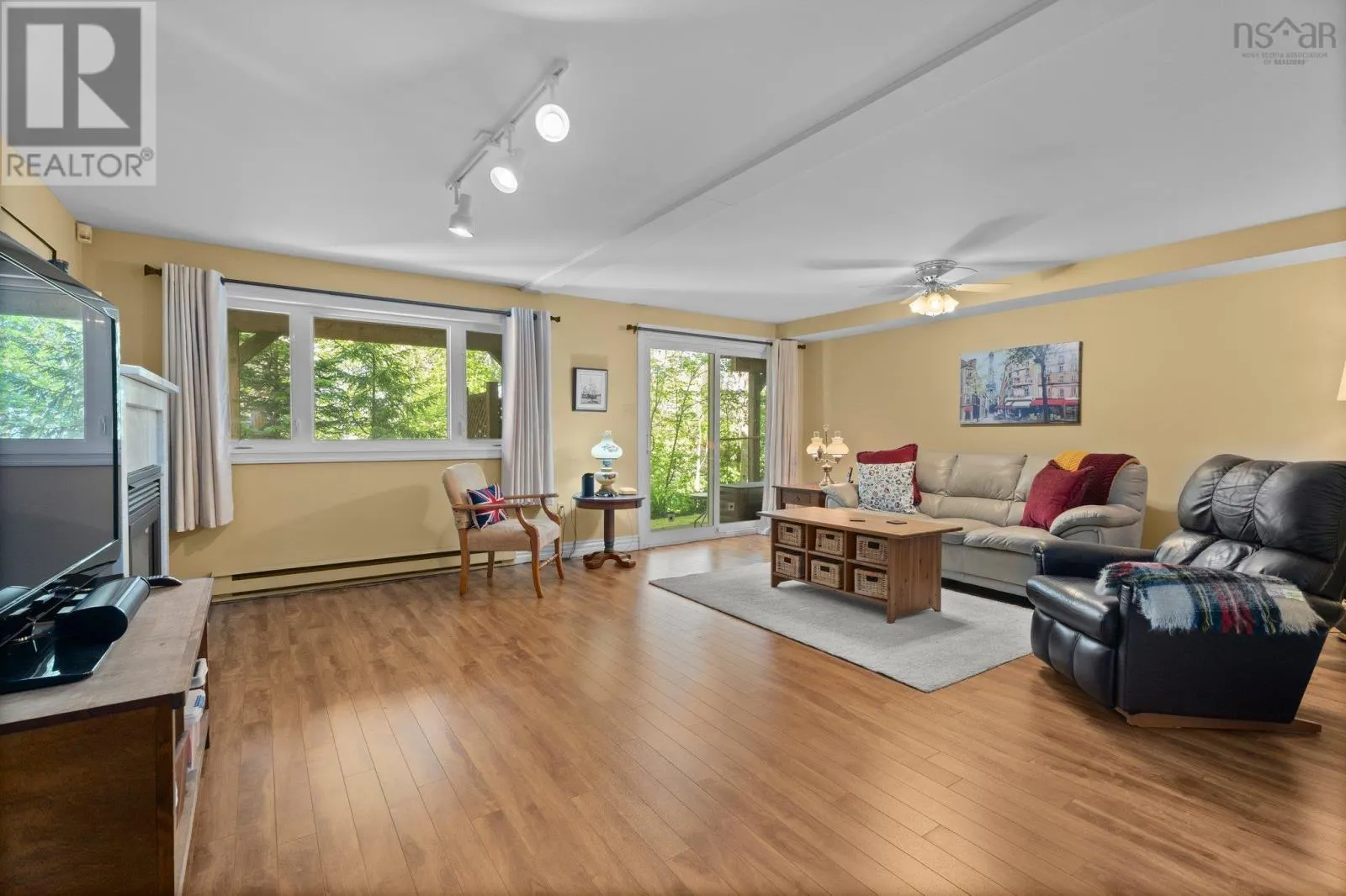 12 Pioneer Ave