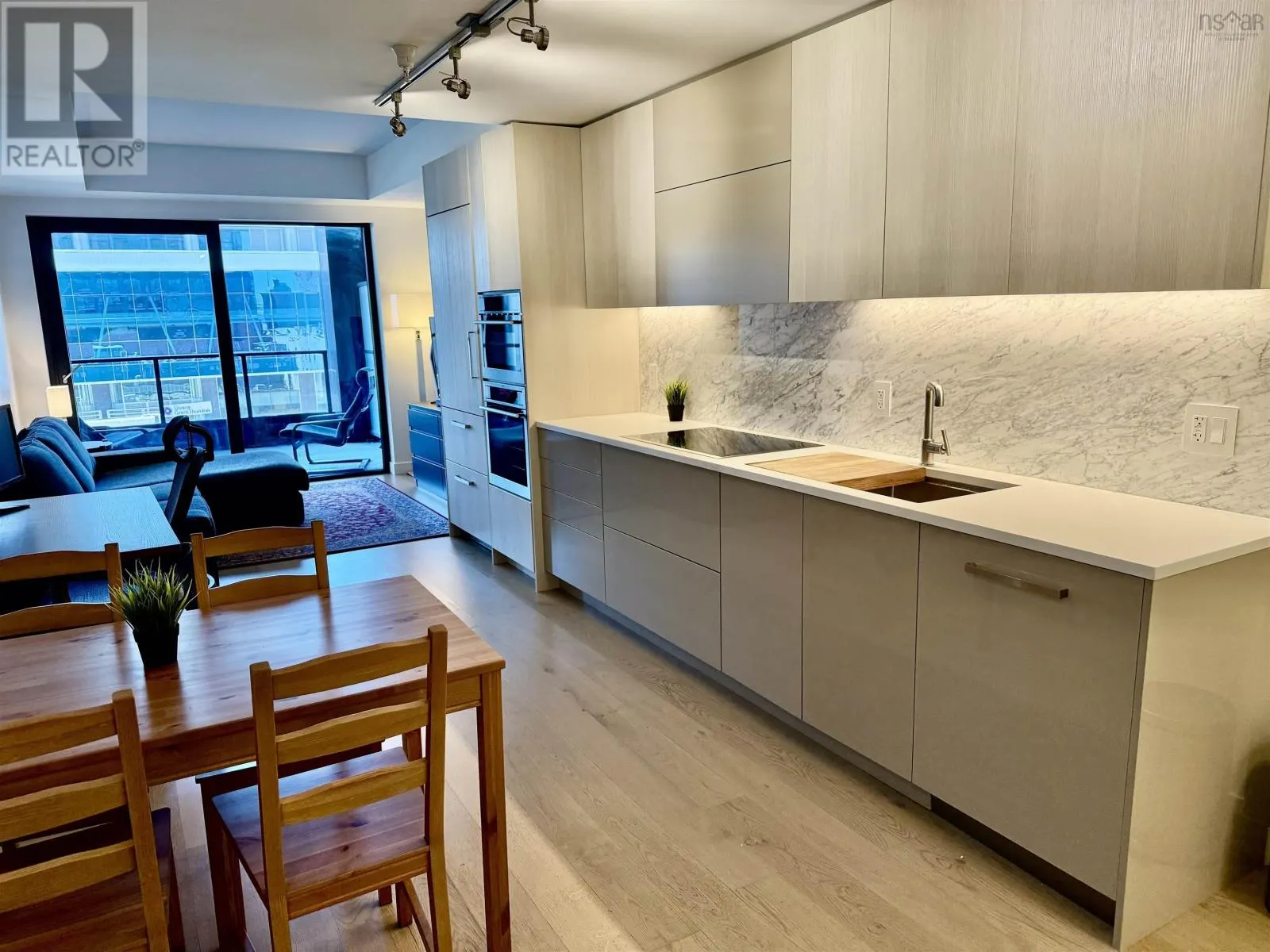 902 1650 GRANVILLE Street