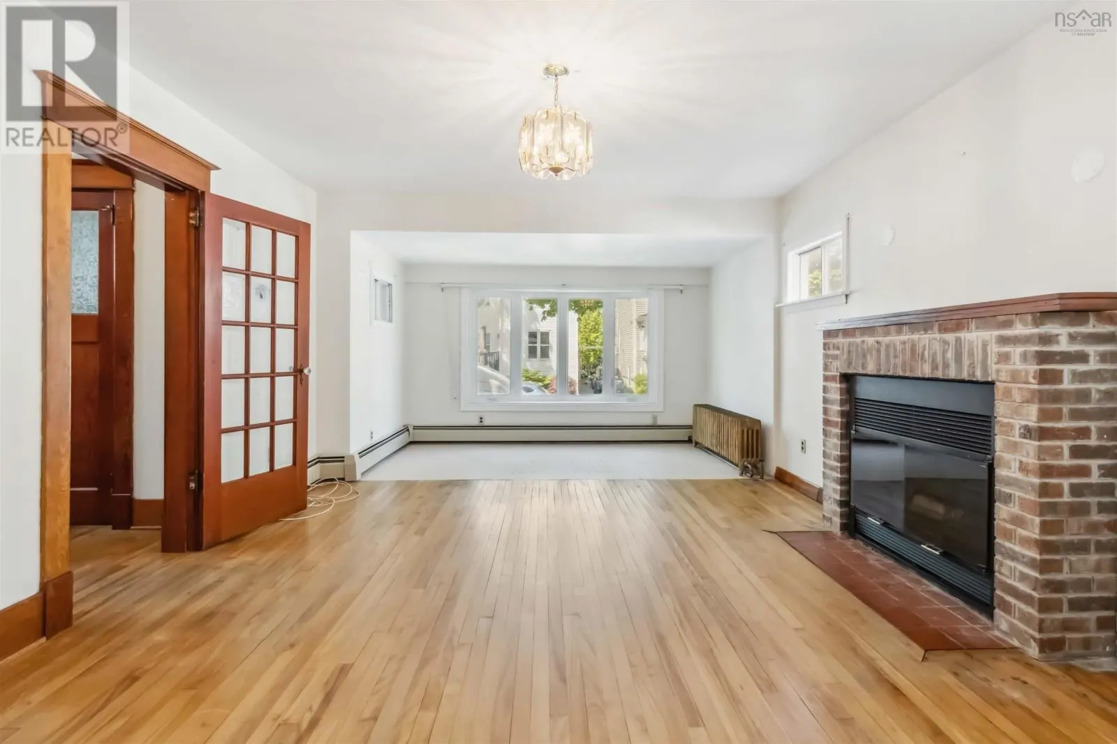 2577 Oxford Street
