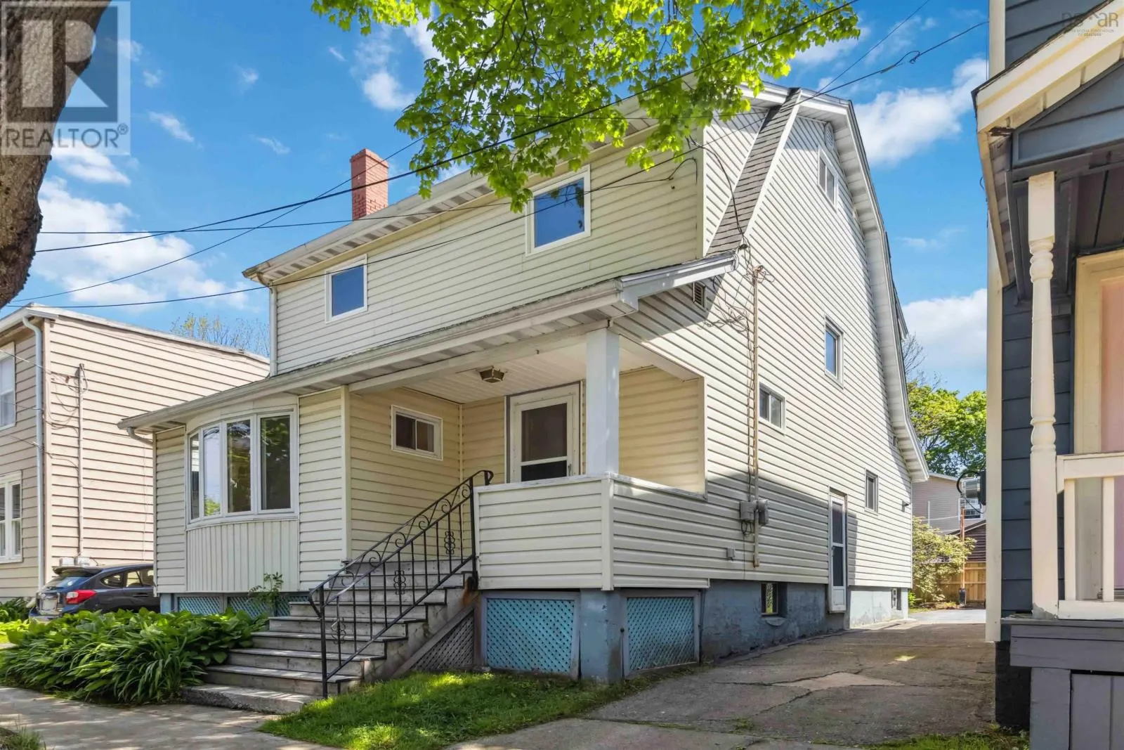 2577 Oxford Street
