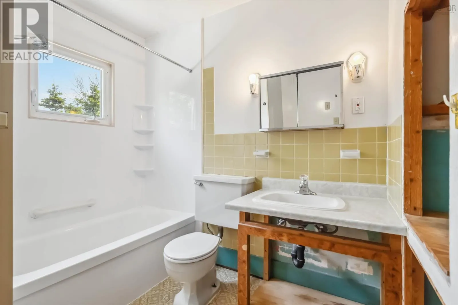 2577 Oxford Street