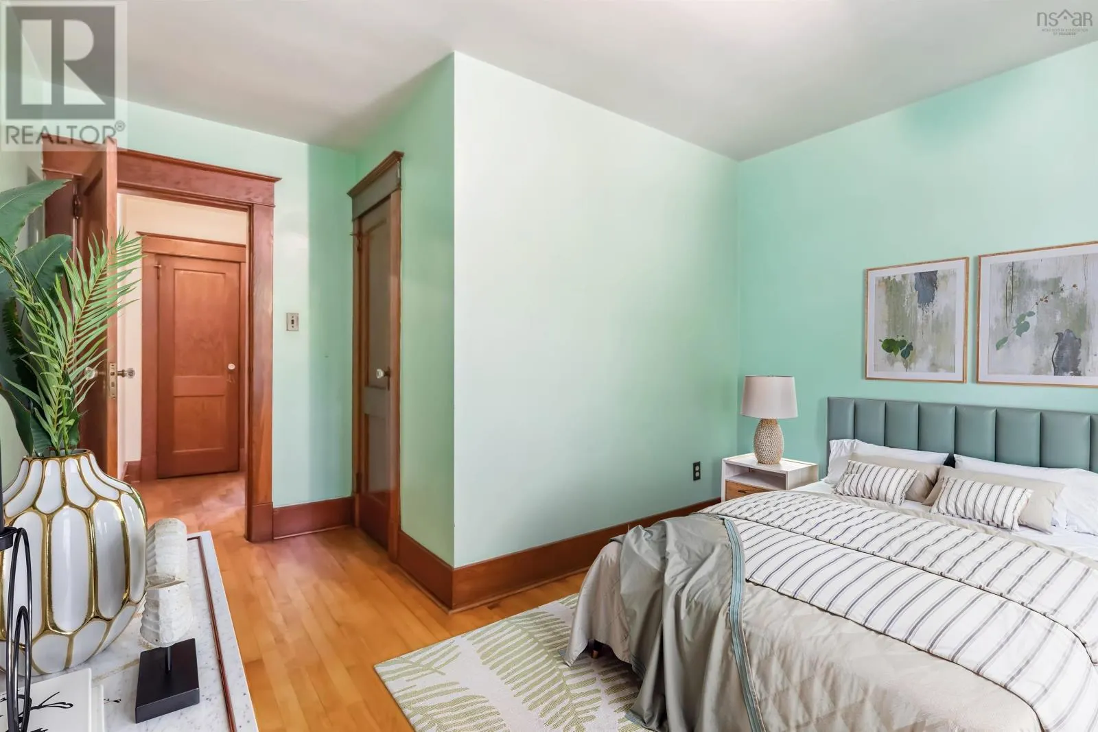 2577 Oxford Street