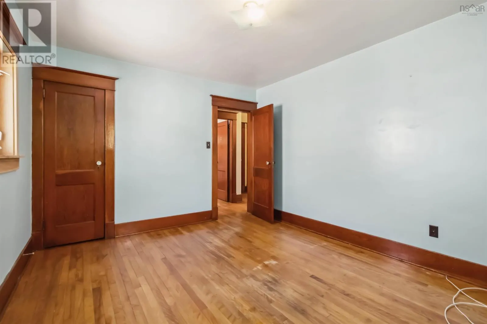 2577 Oxford Street