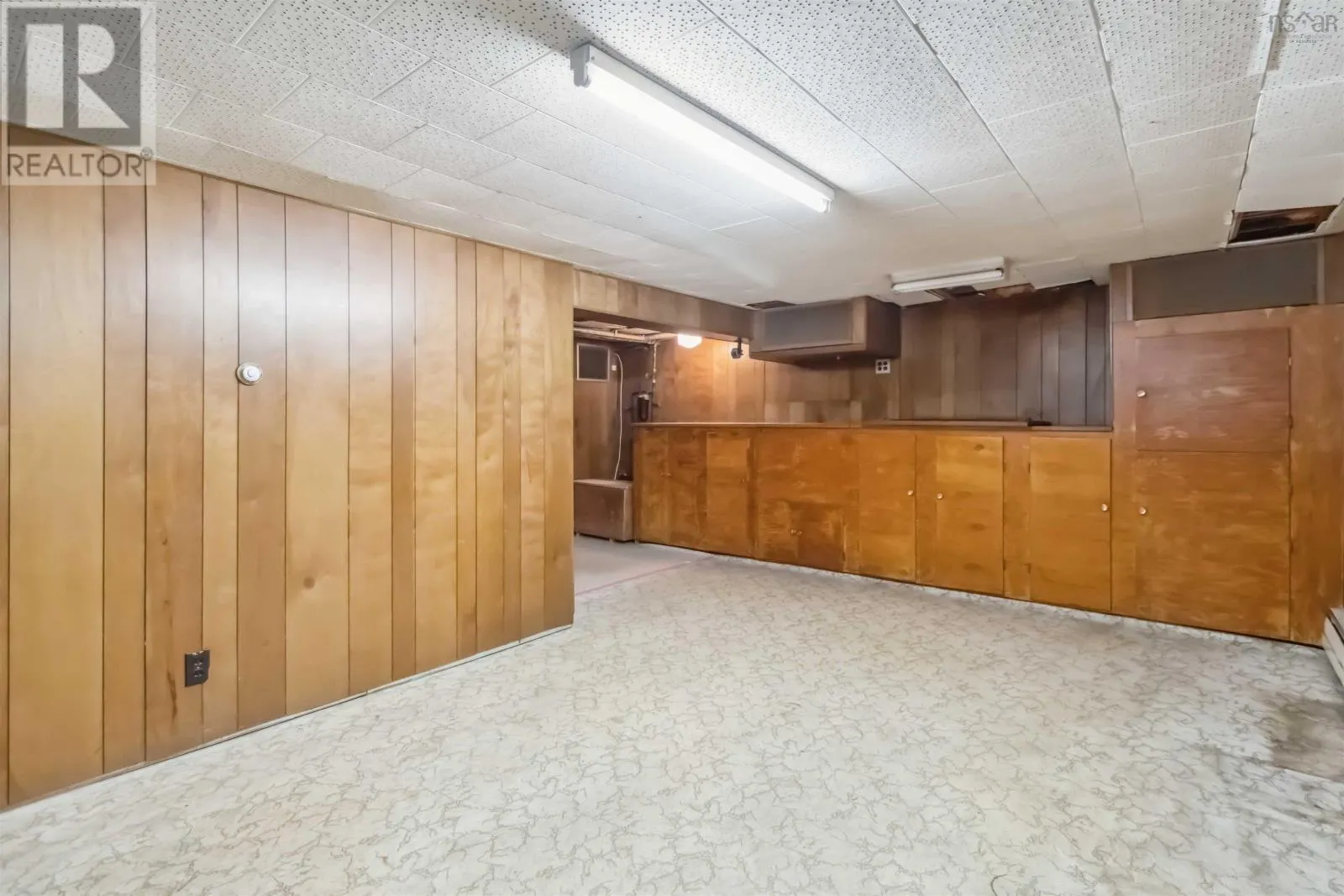 2577 Oxford Street