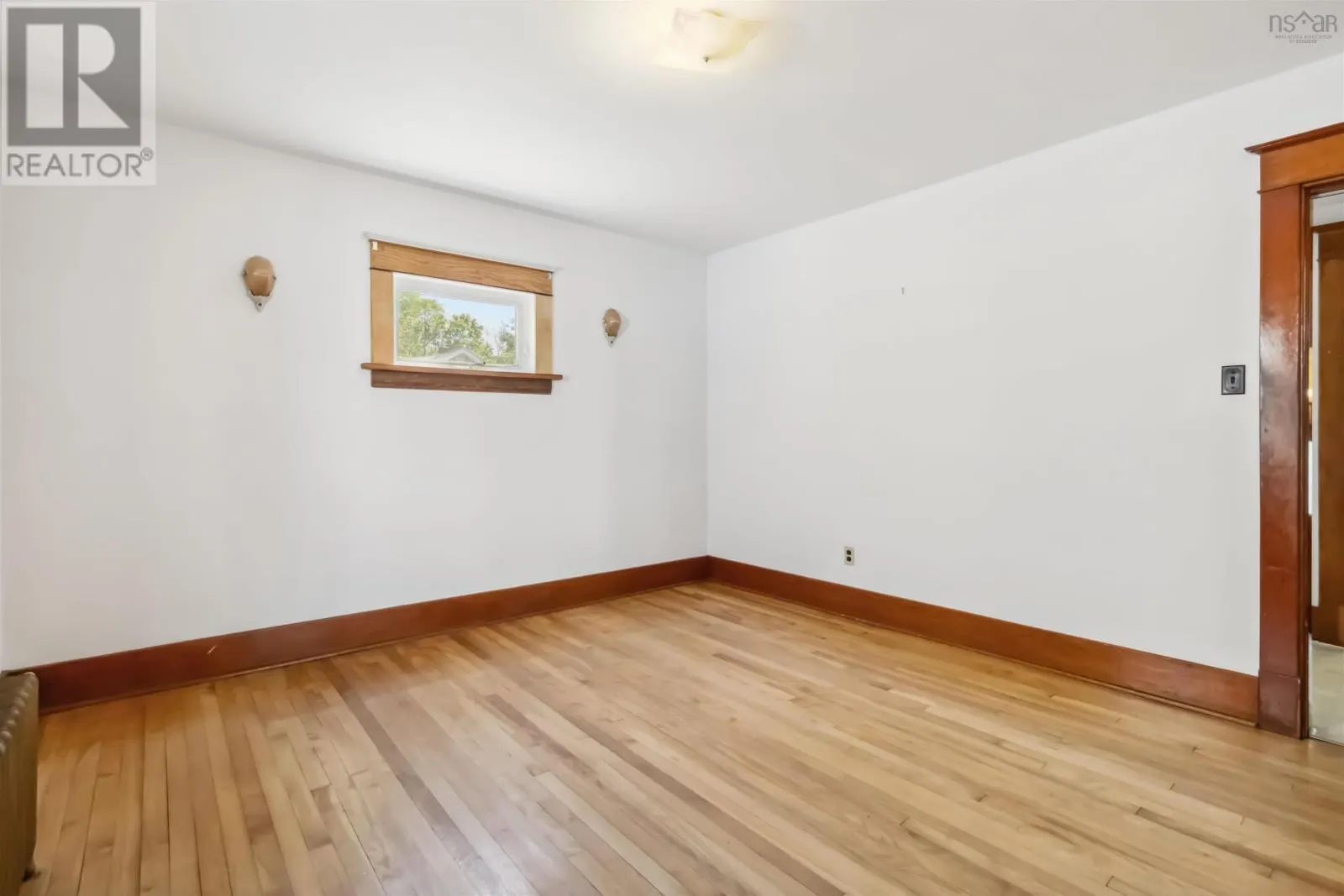 2577 Oxford Street