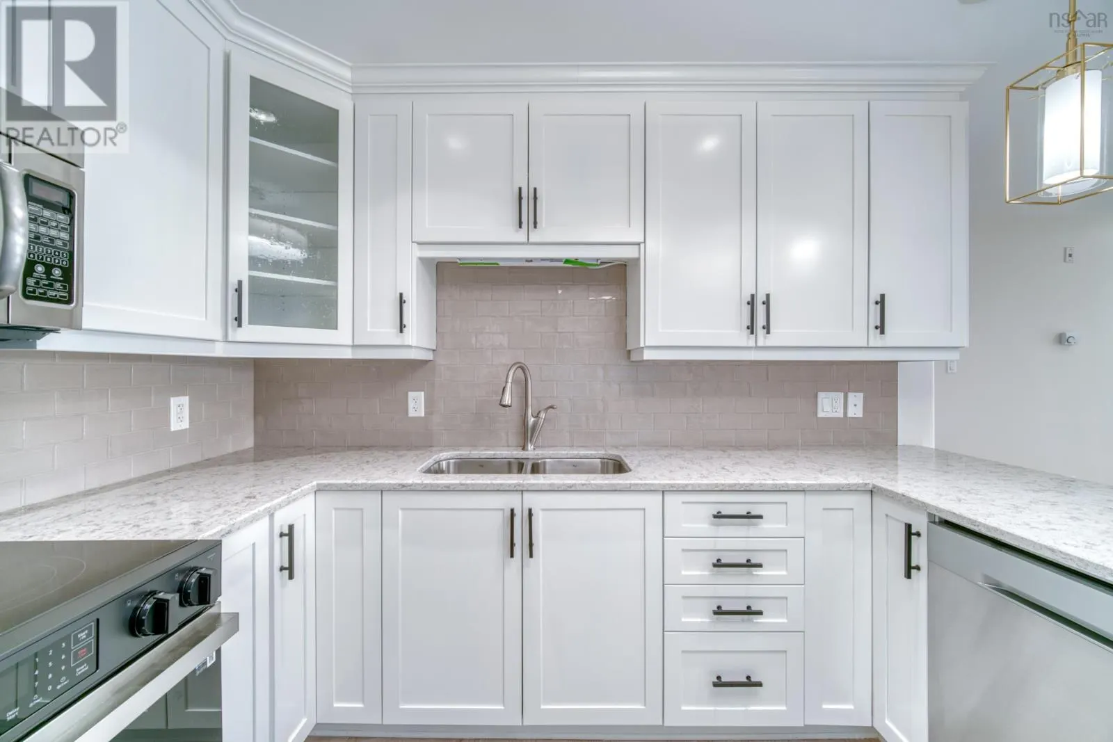 207 89 Pebblecreek Crescent