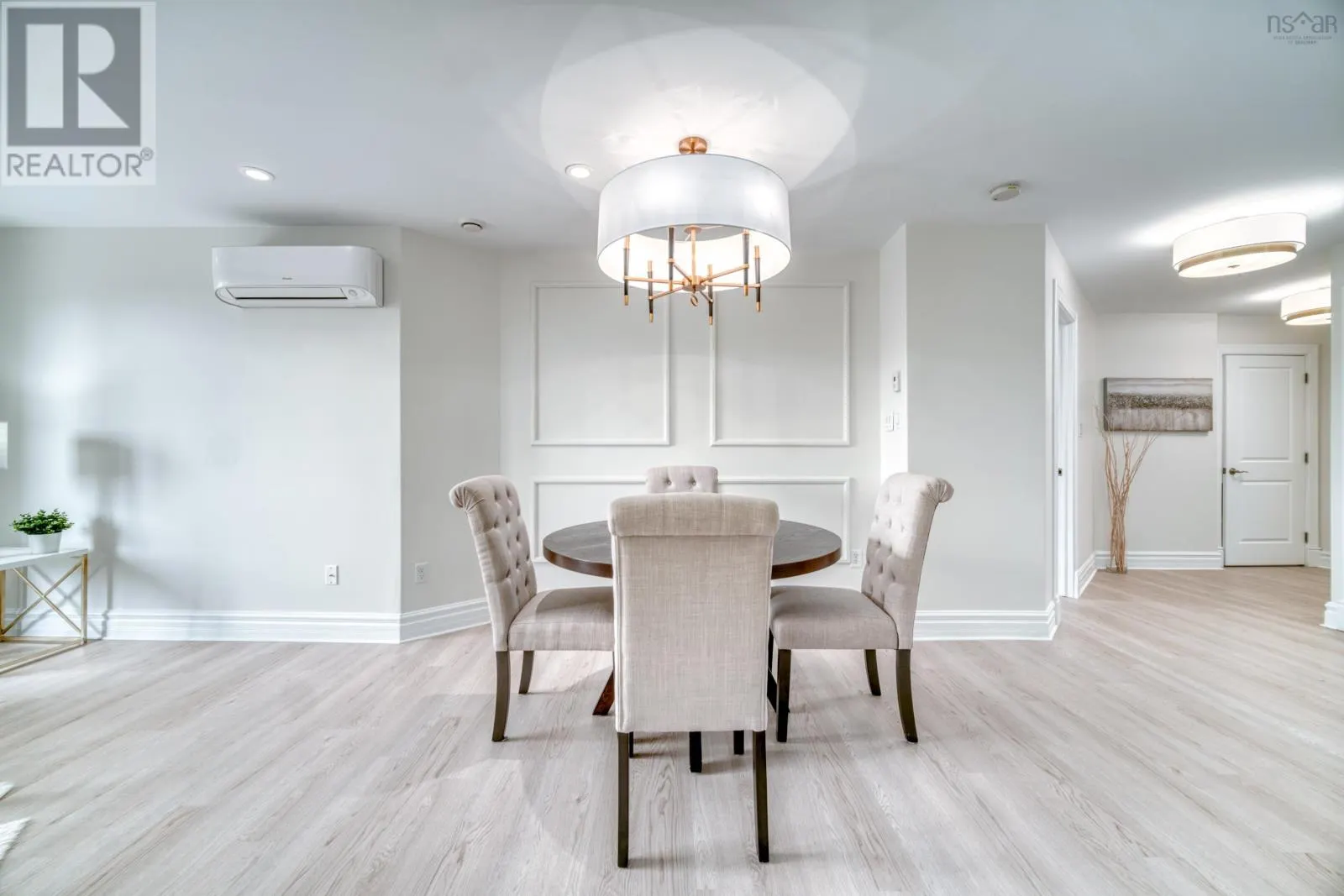 207 89 Pebblecreek Crescent