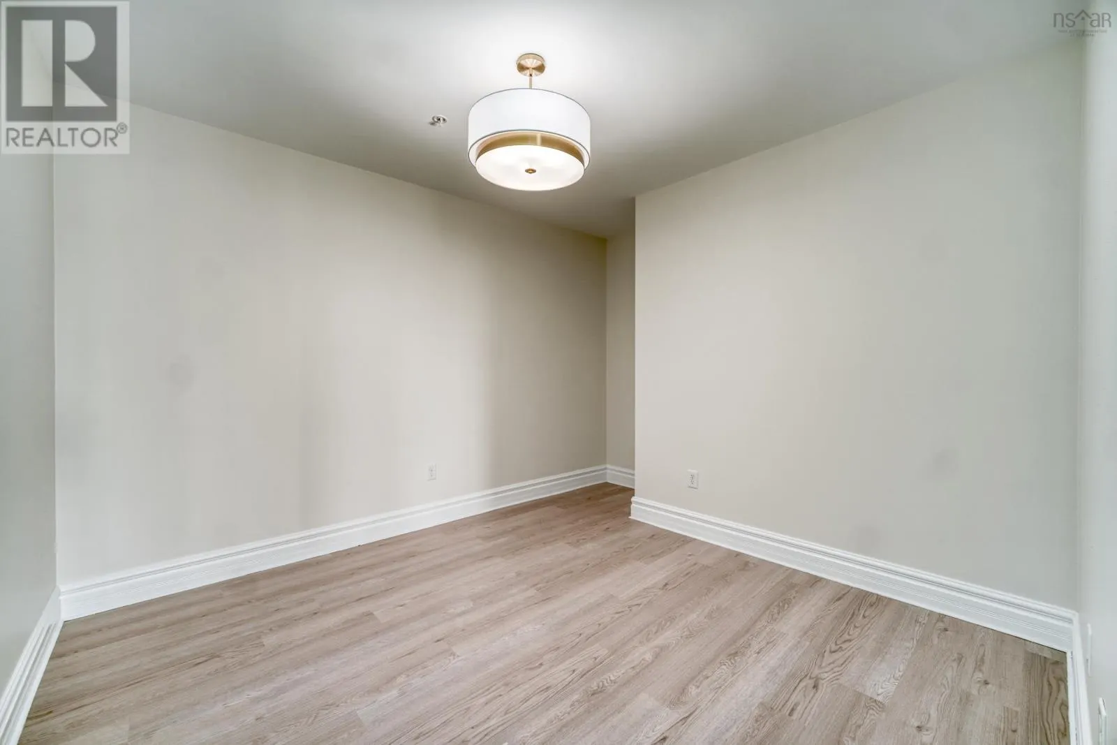 207 89 Pebblecreek Crescent