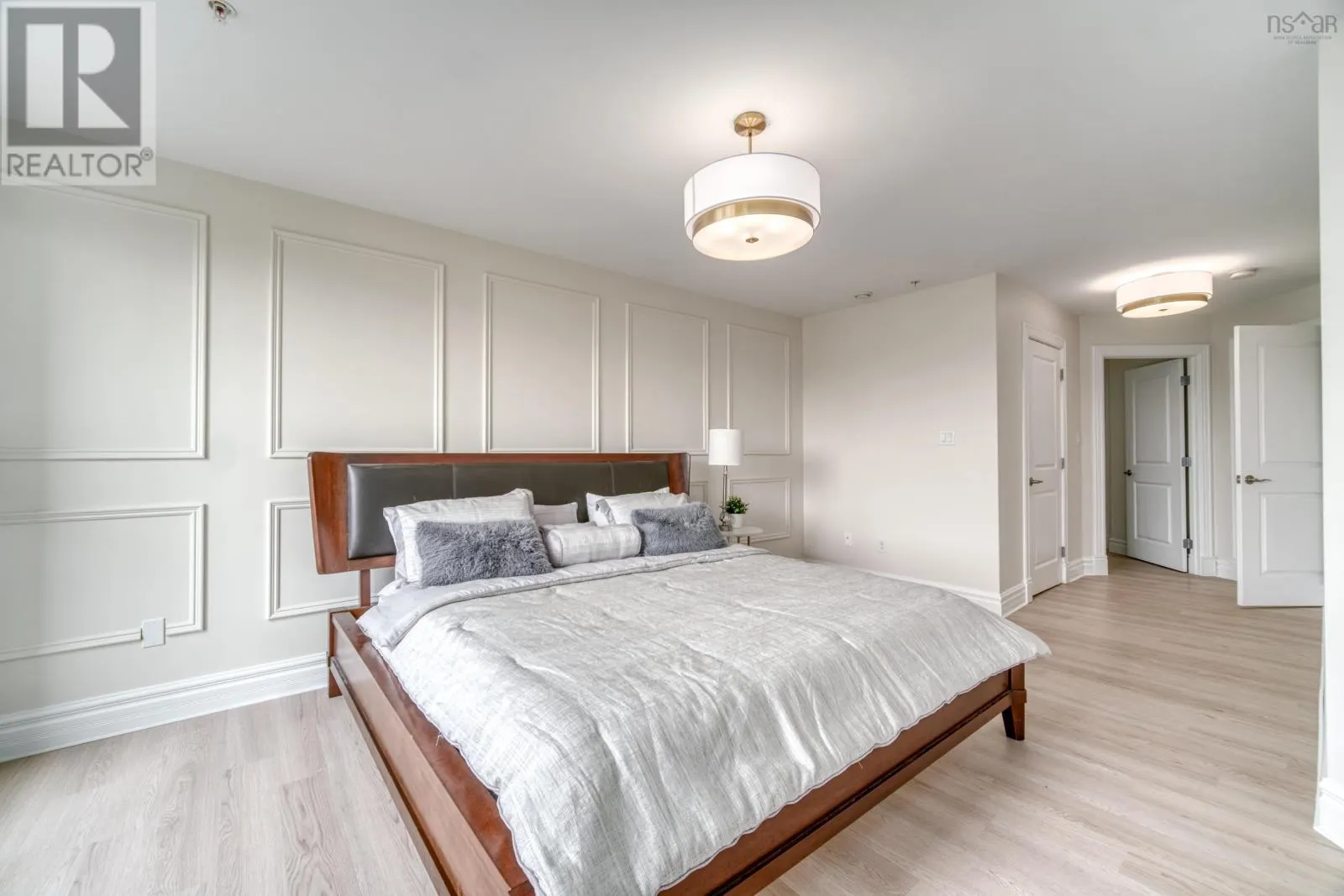 207 89 Pebblecreek Crescent