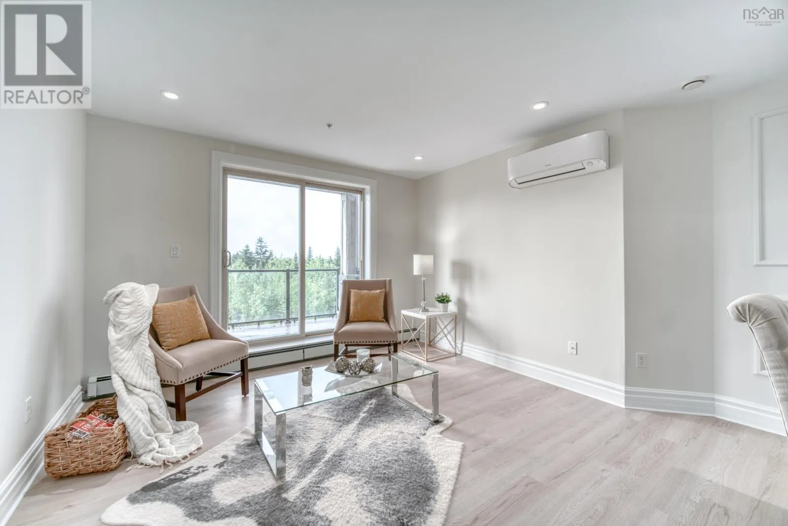 207 89 Pebblecreek Crescent