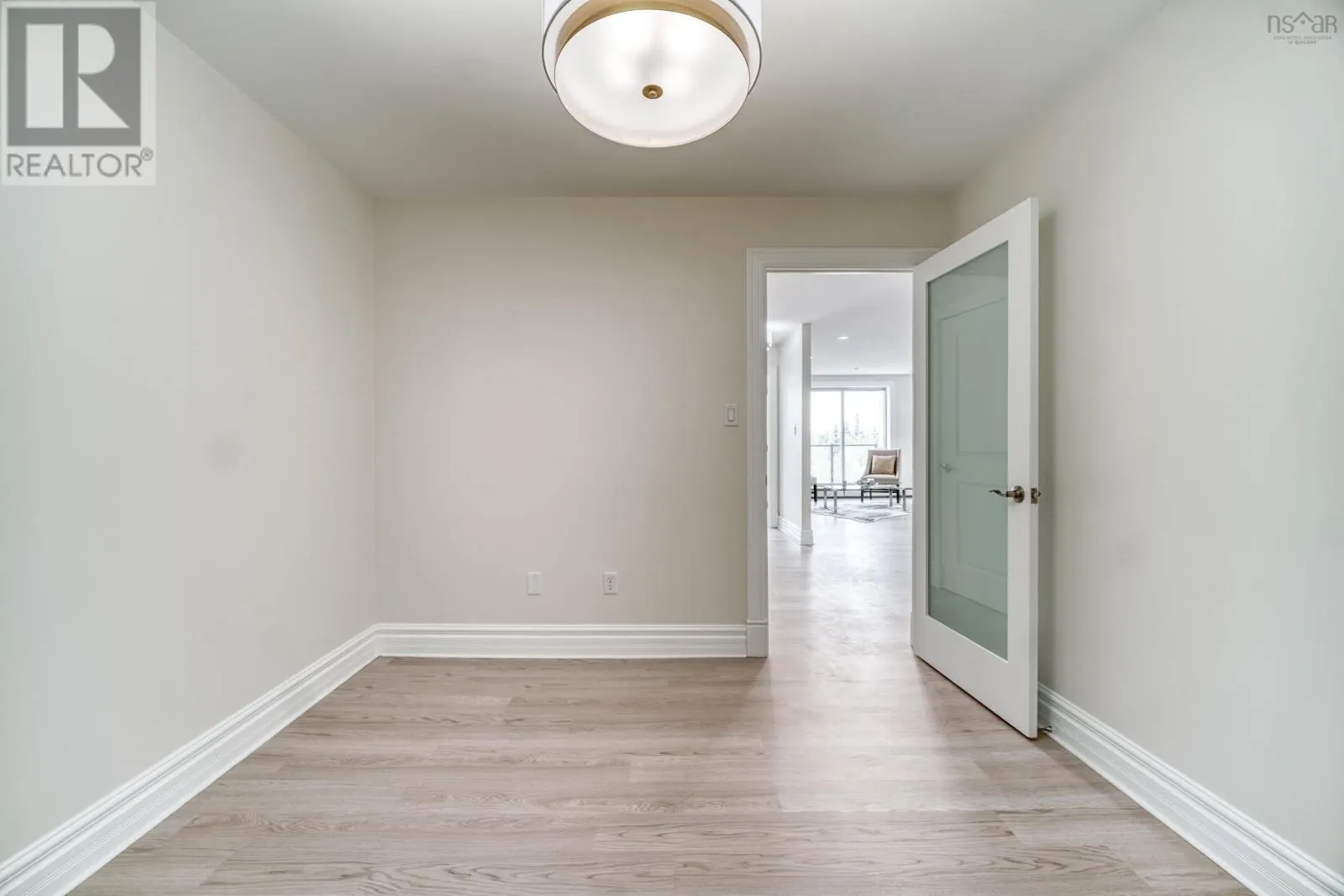 207 89 Pebblecreek Crescent