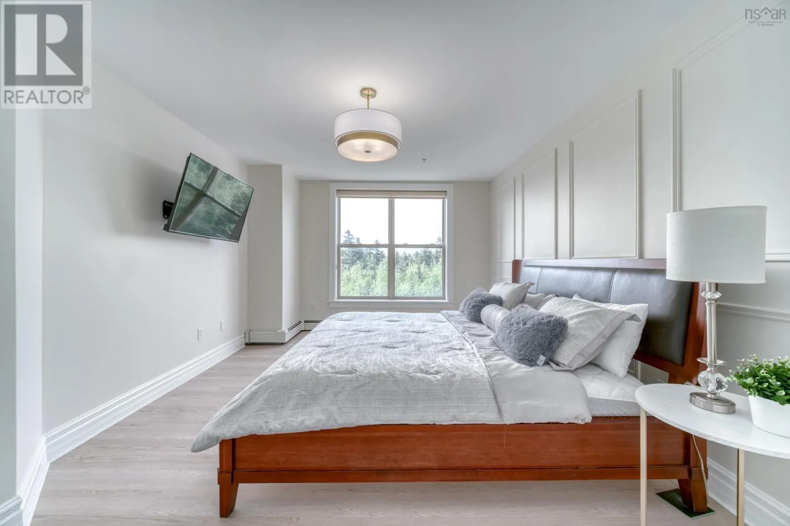 207 89 Pebblecreek Crescent
