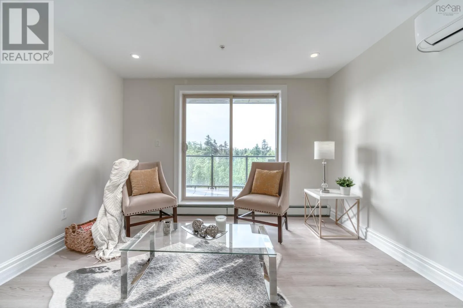 207 89 Pebblecreek Crescent