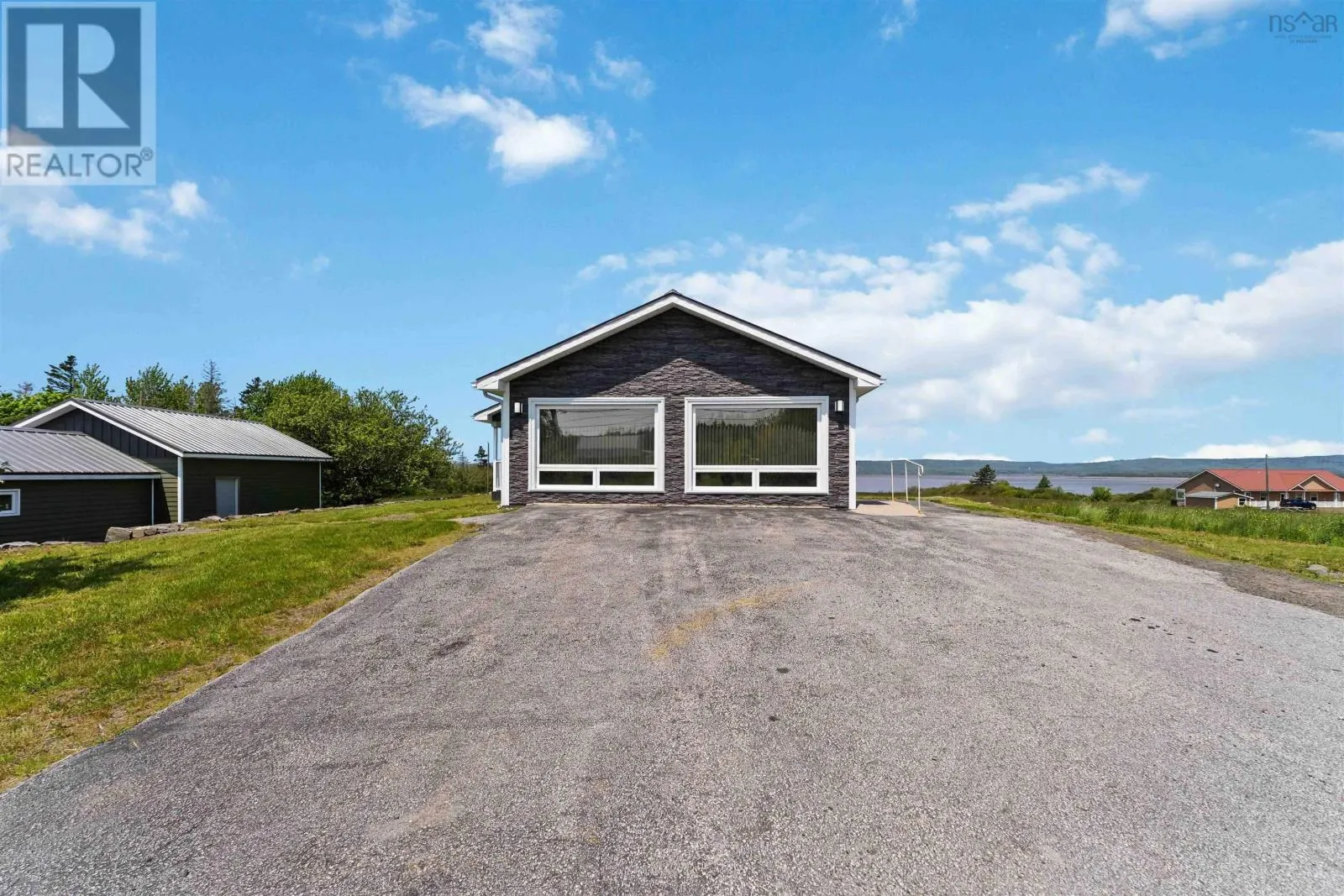 8779 Highway 101