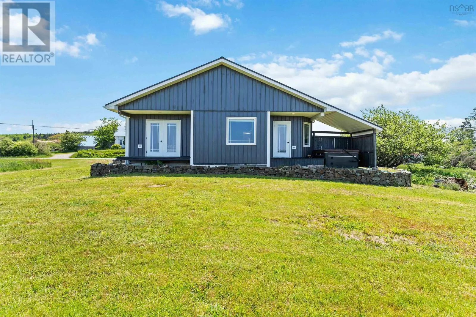 8779 Highway 101
