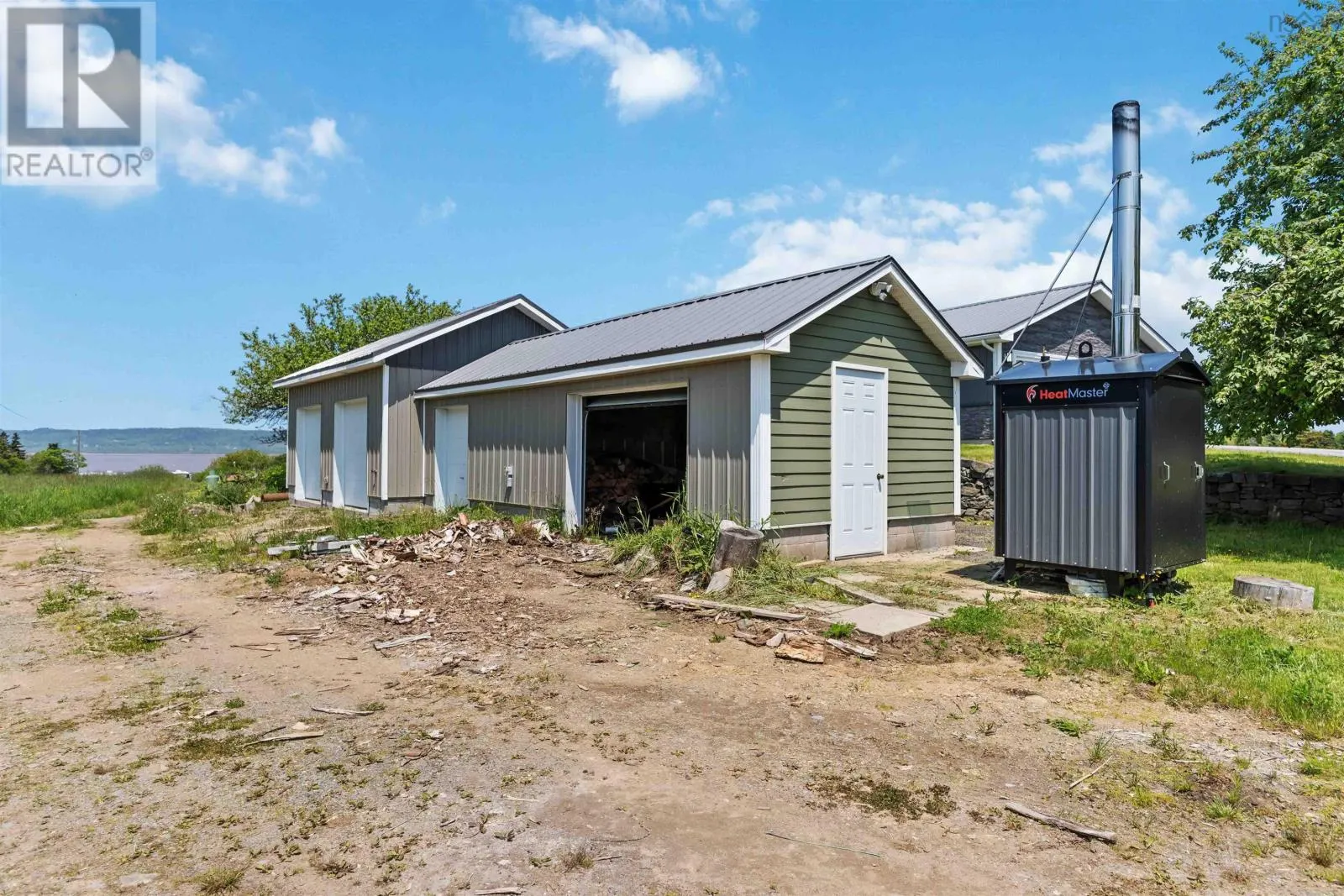 8779 Highway 101