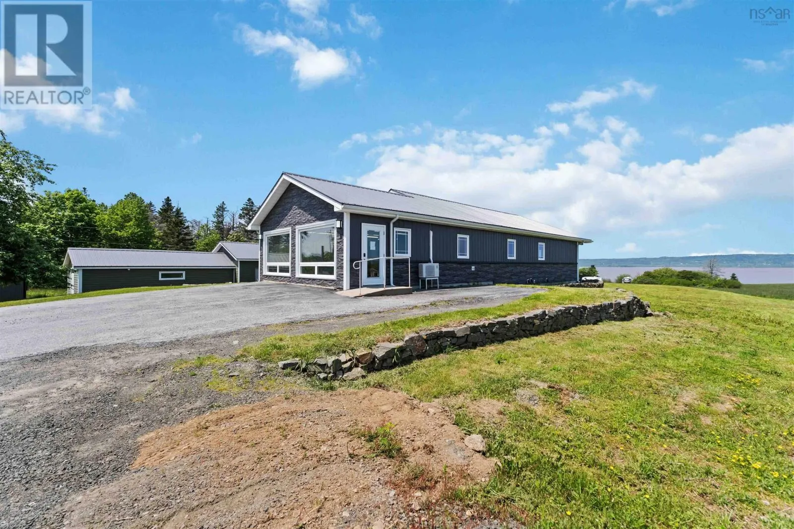 8779 Highway 101