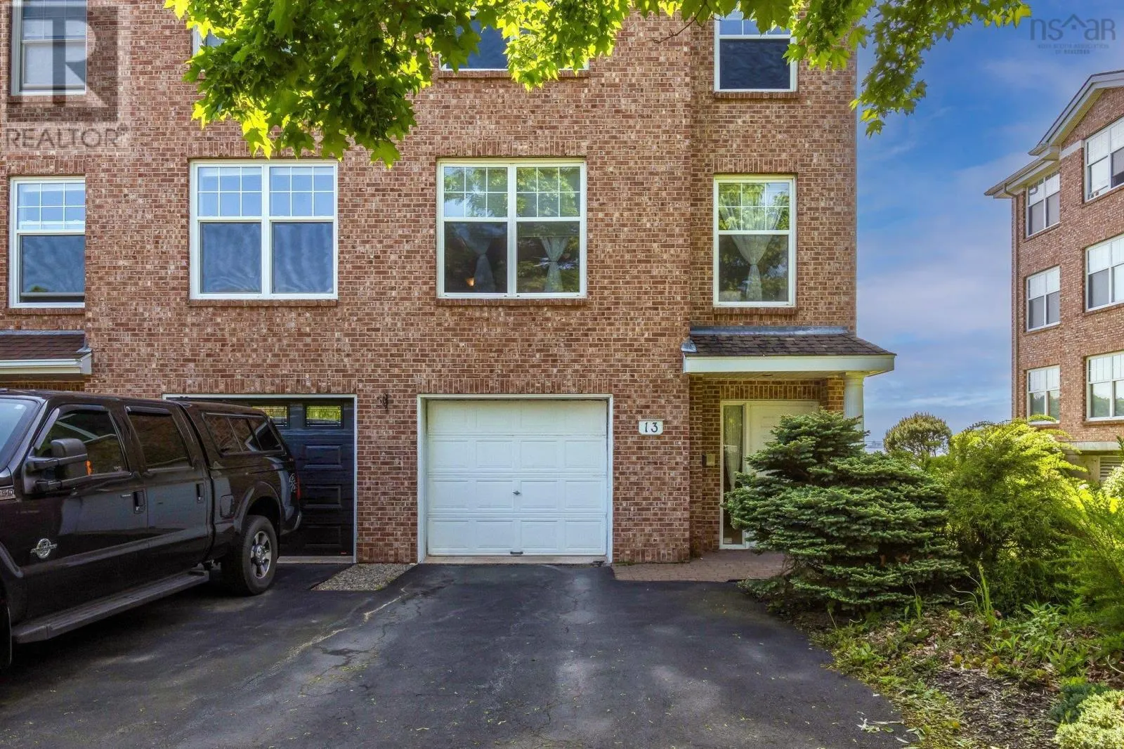 13 Arthur Lismer Court