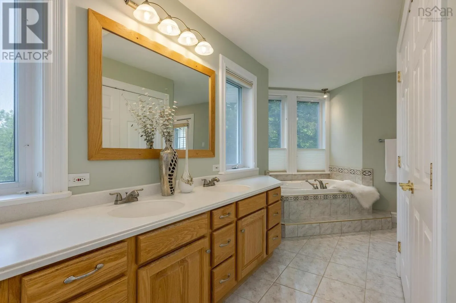 21 Long Lake Drive