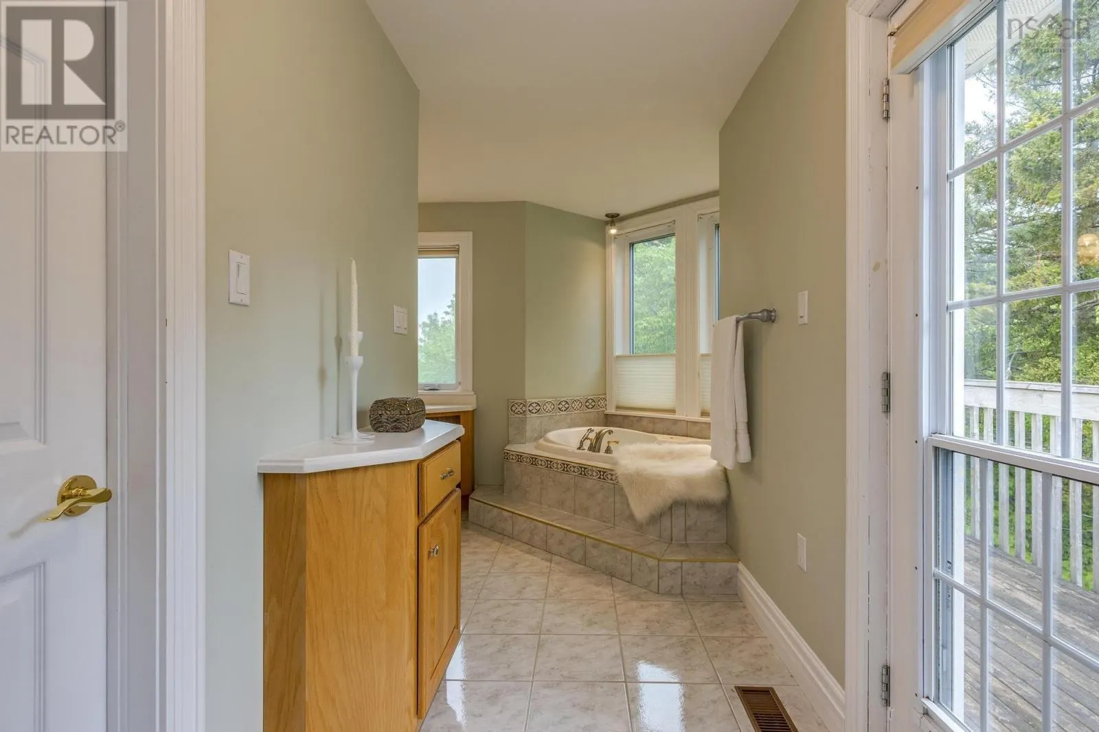 21 Long Lake Drive