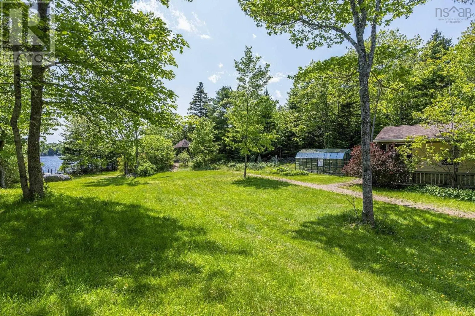 21 Long Lake Drive