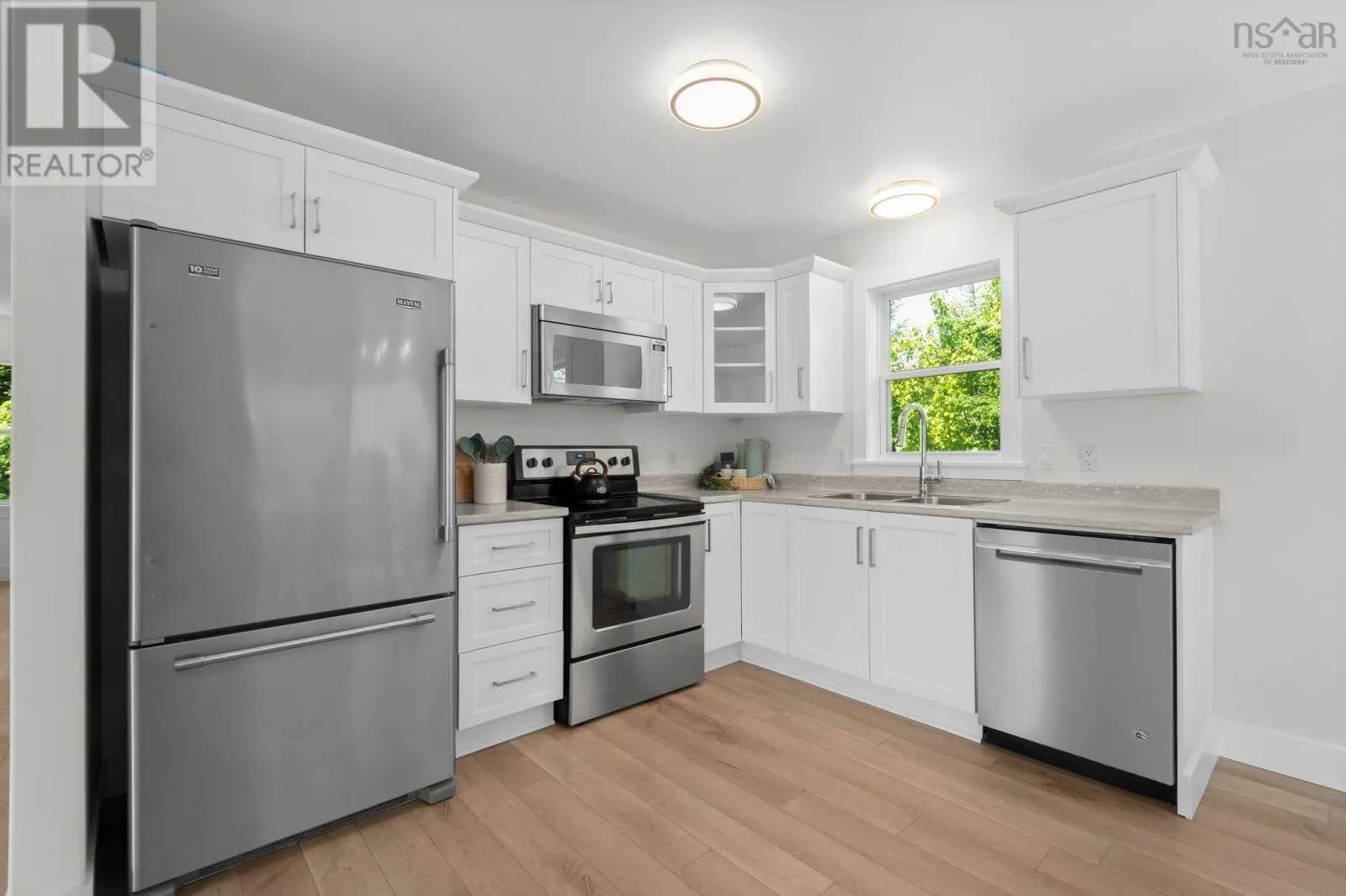 247 Pinetree Crescent