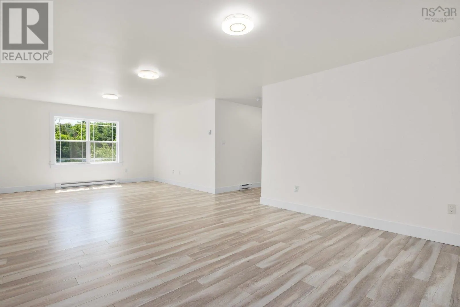 247 Pinetree Crescent