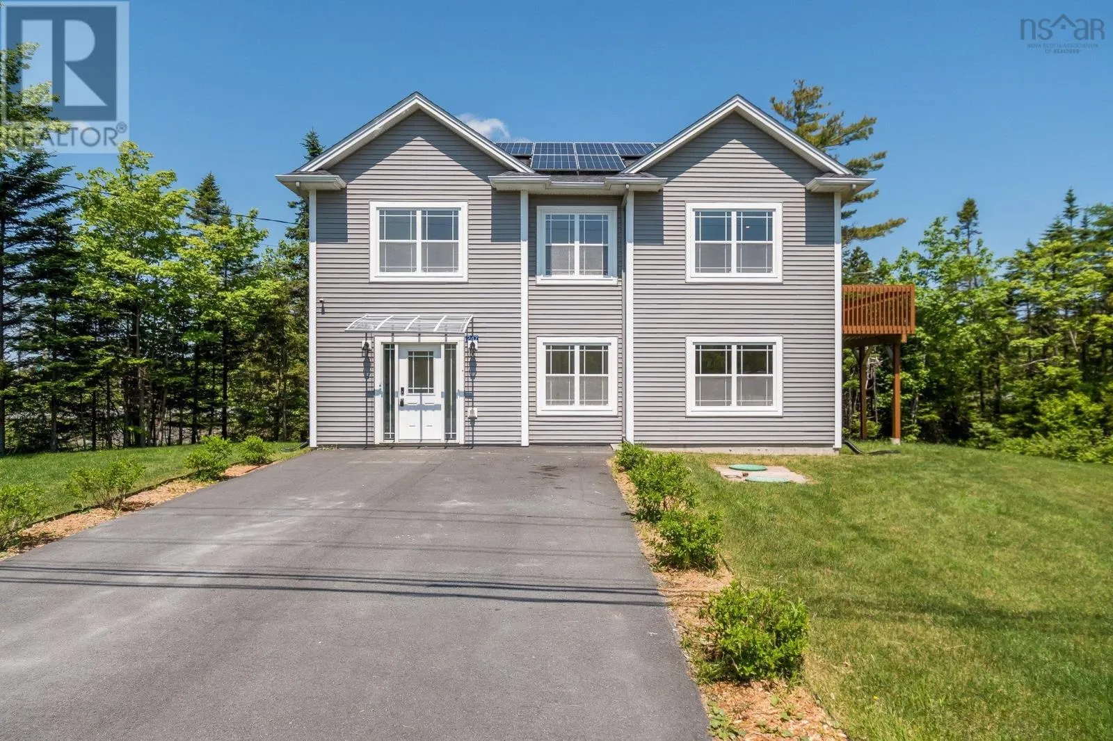 247 Pinetree Crescent